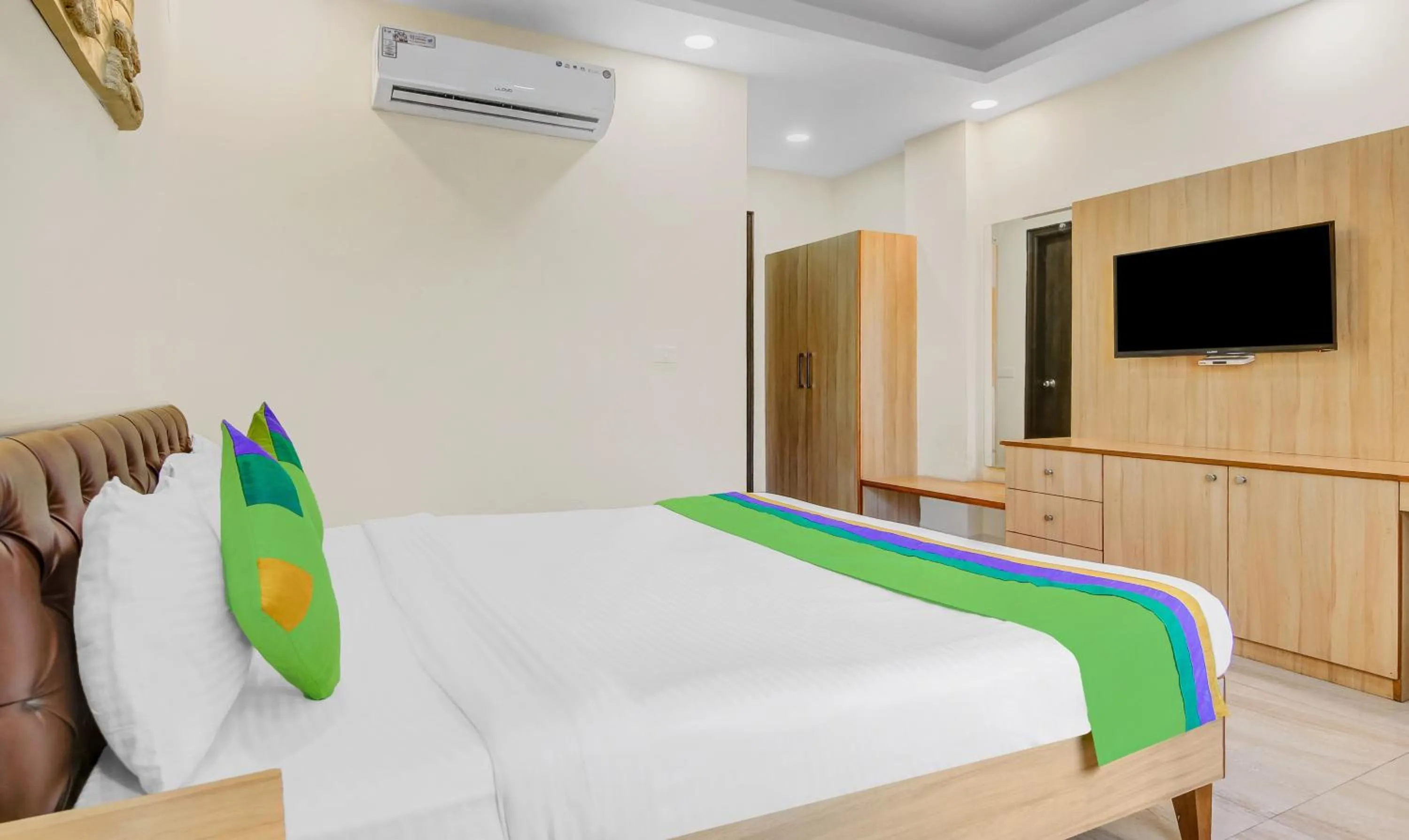 Bedroom, Bed in Treebo Sai Village Gold Souk - Sec 43