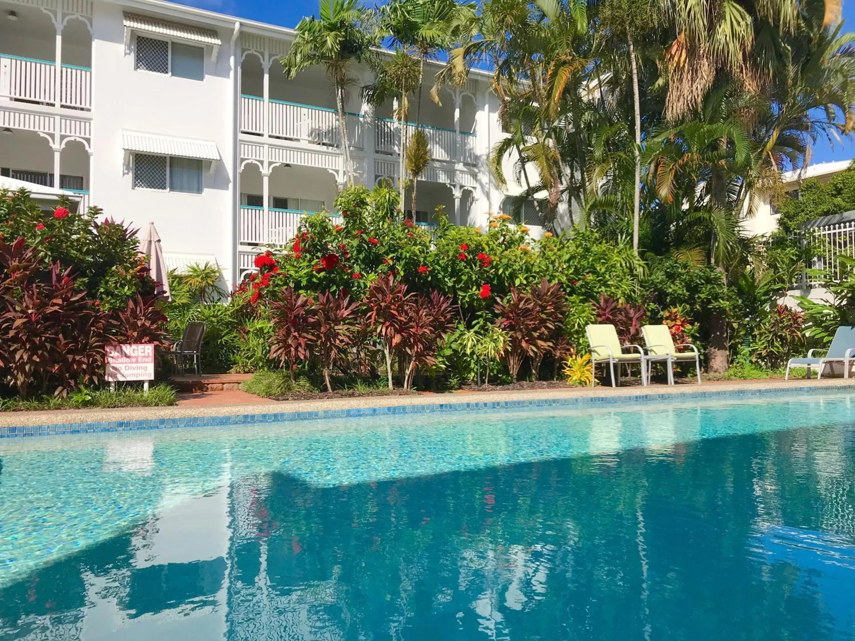 Swimming pool in City Terraces Cairns