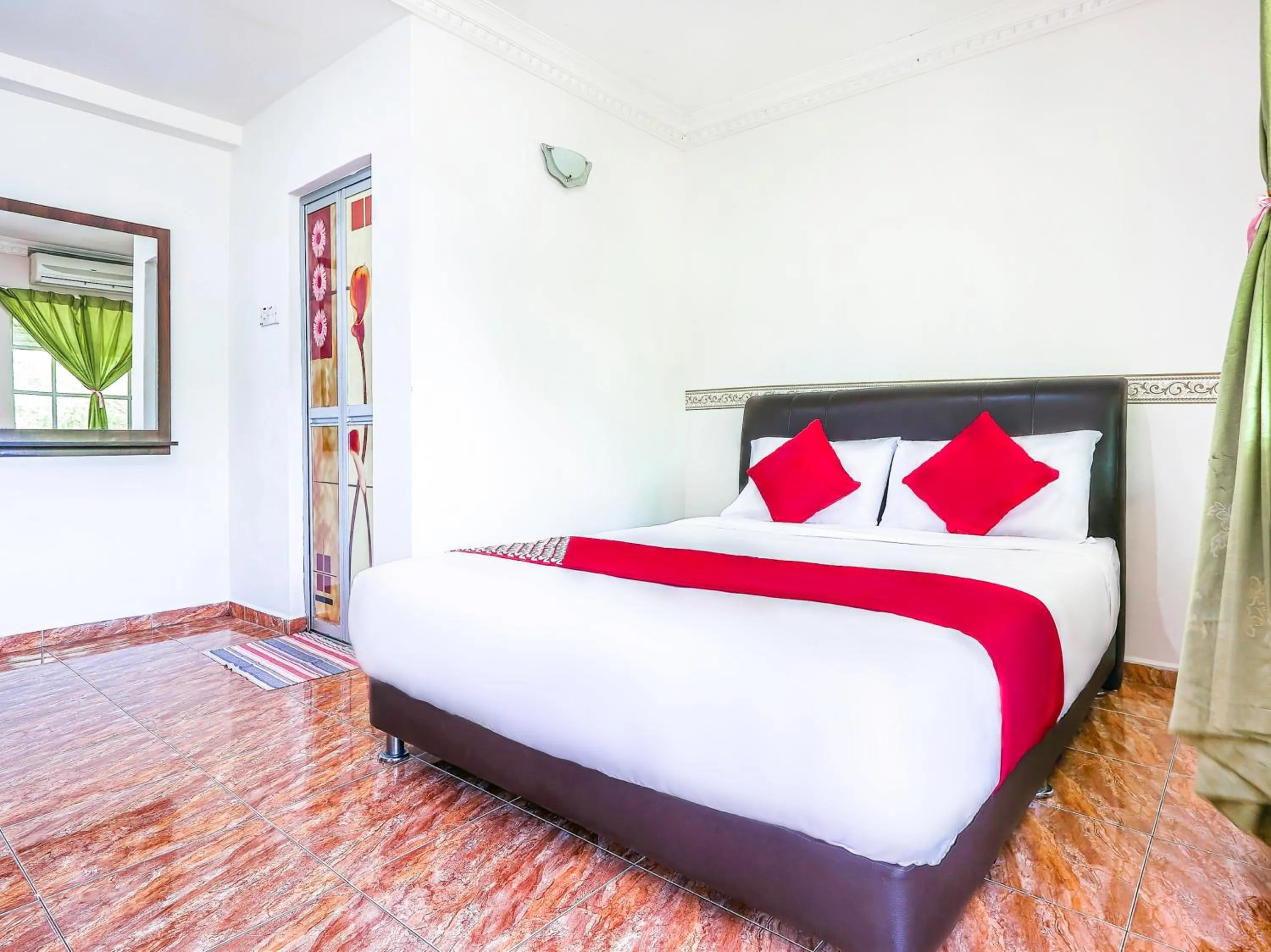 Bedroom, Bed in D' Anjung Inn