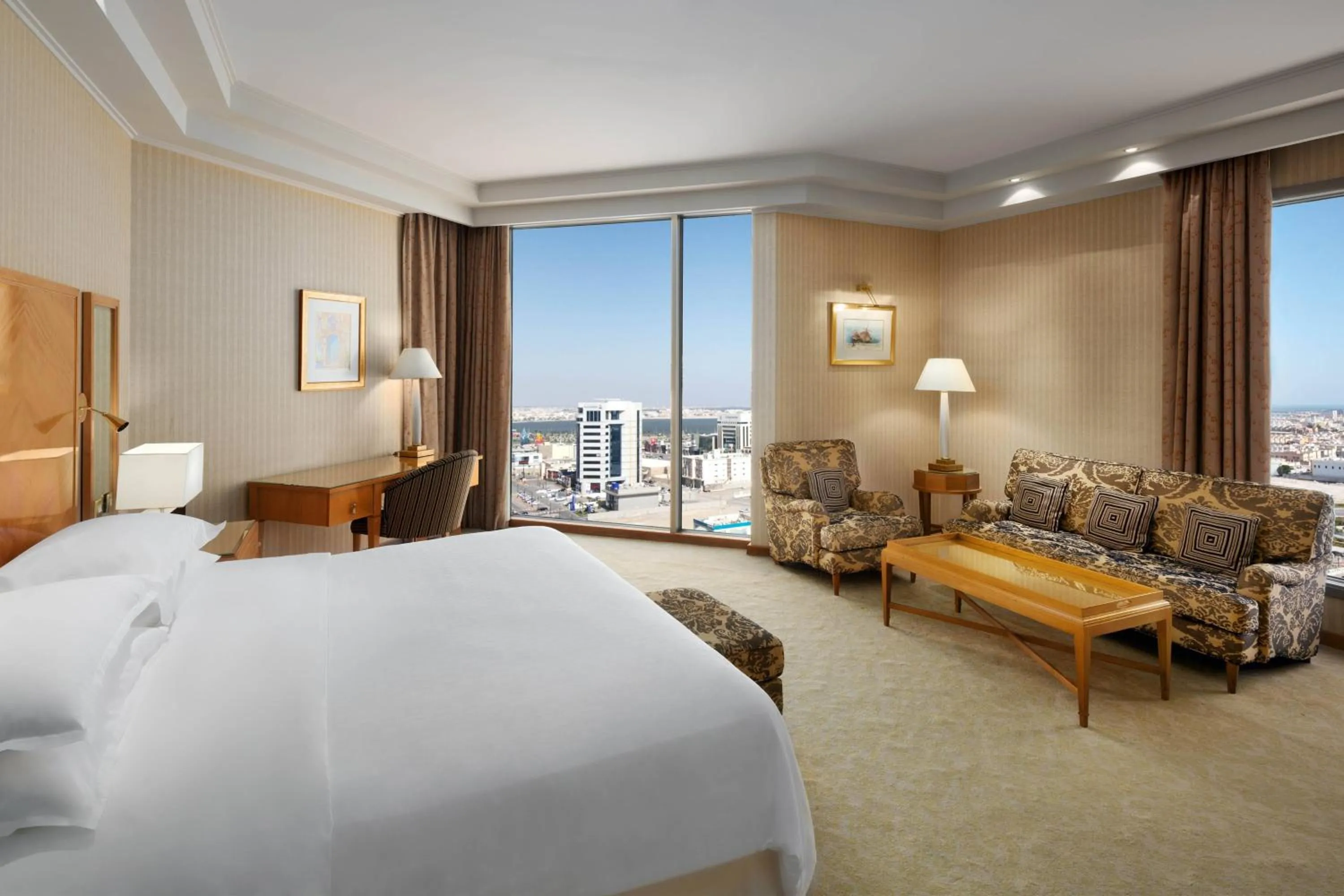 Bedroom, Bed in Sheraton Dammam Hotel & Convention Centre