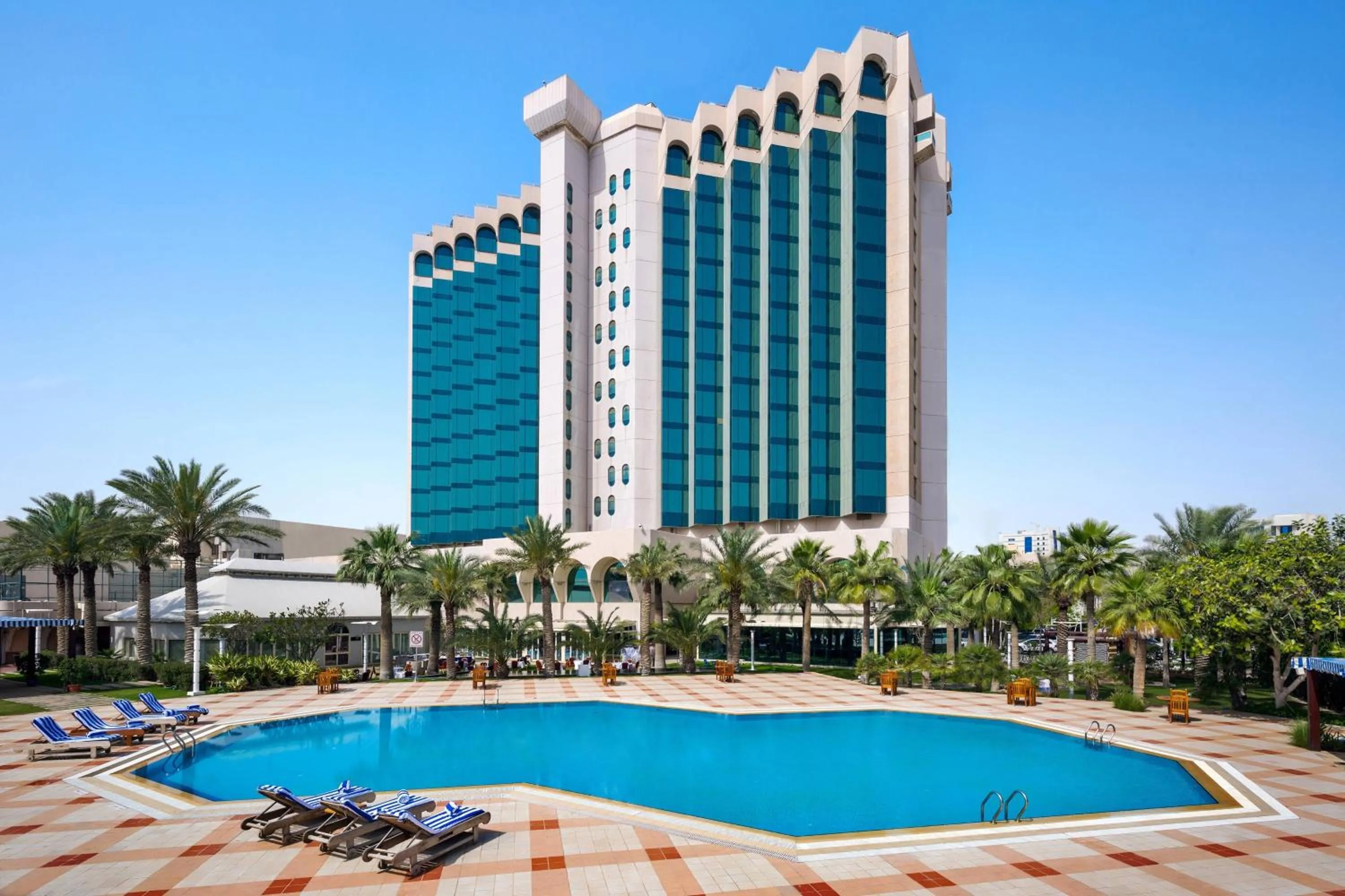 Swimming pool in Sheraton Dammam Hotel & Convention Centre