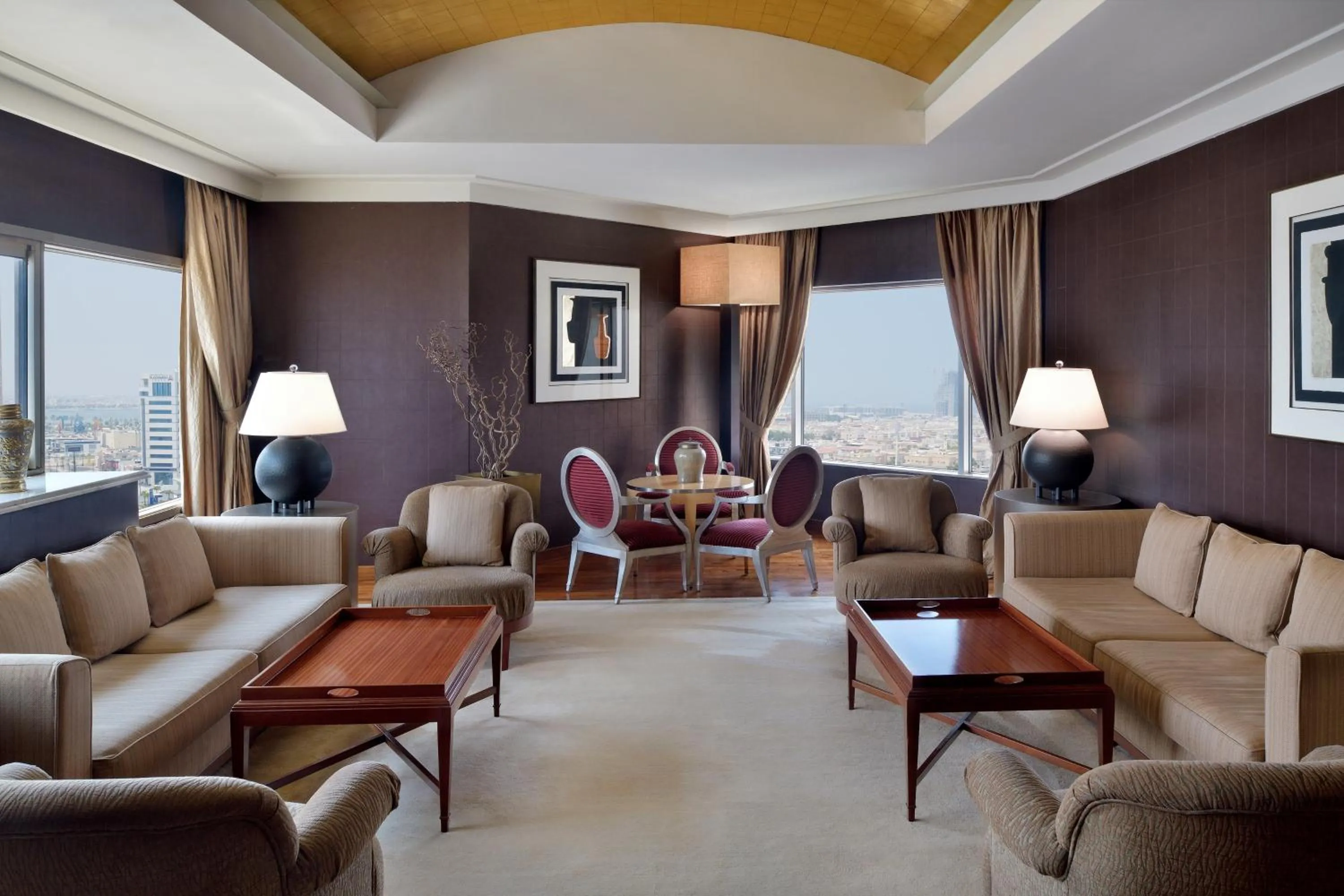 Lounge or bar in Sheraton Dammam Hotel & Convention Centre