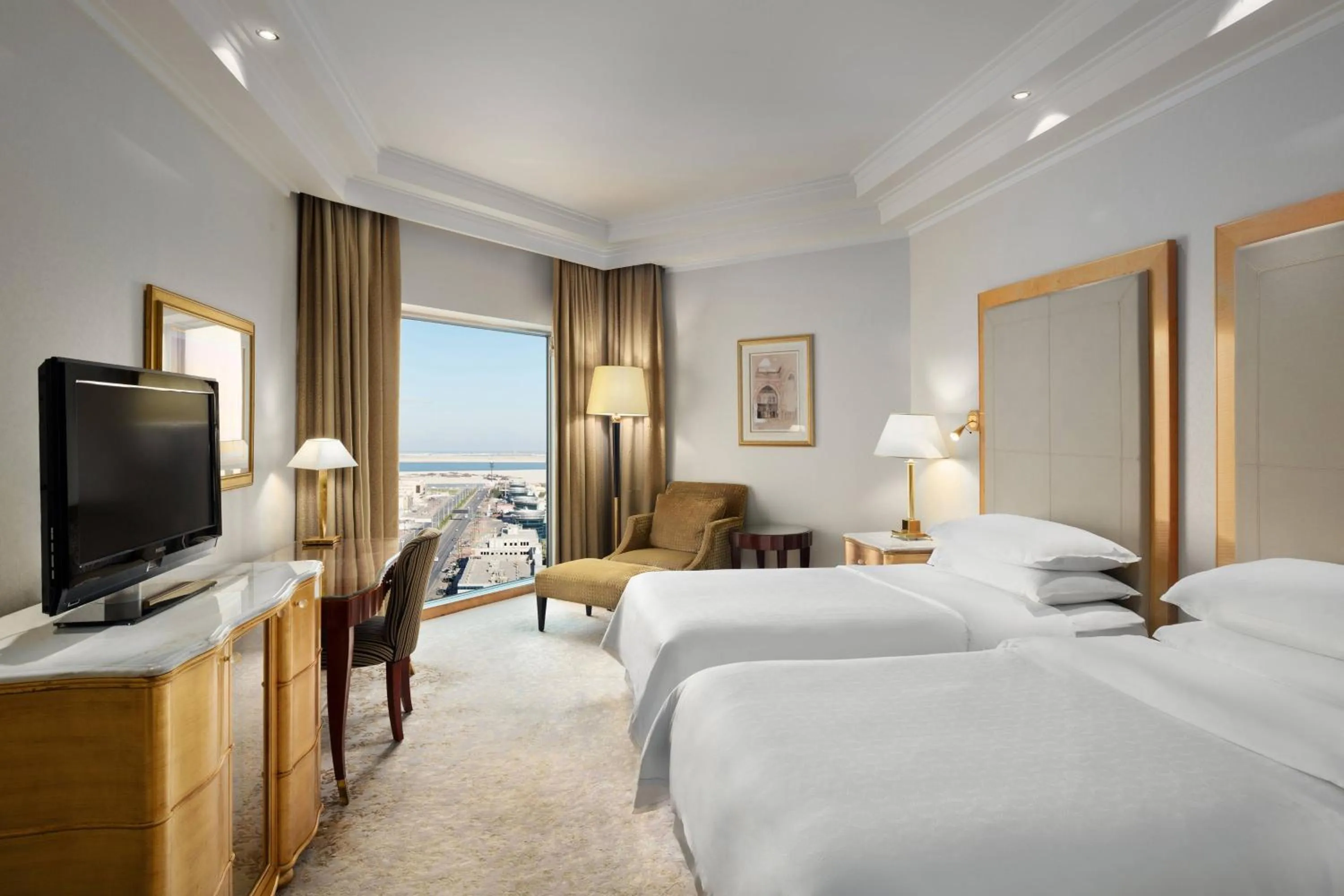 Photo of the whole room, Bed in Sheraton Dammam Hotel & Convention Centre