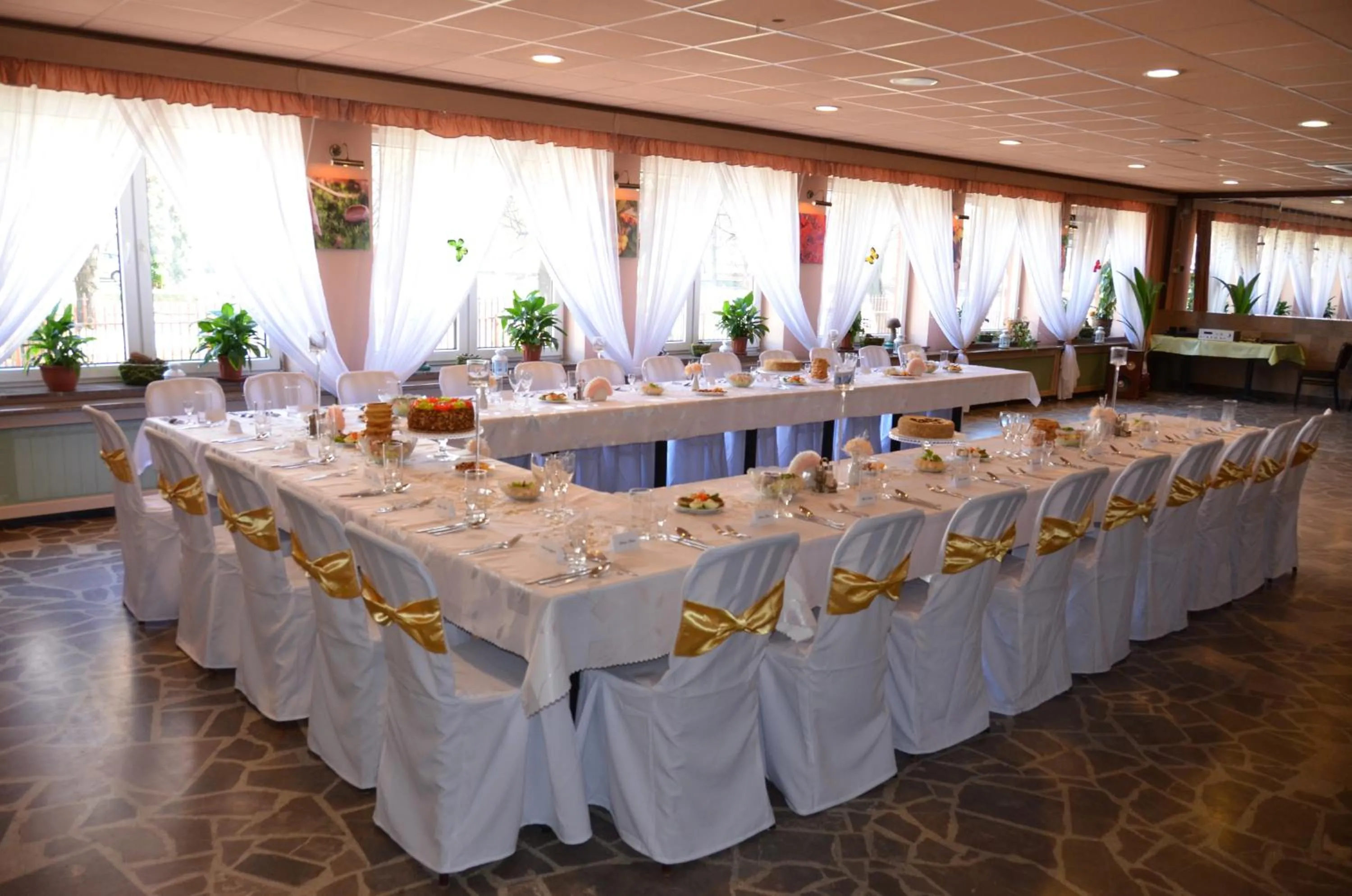 Restaurant/places to eat in Zajazd Wrota Lasu