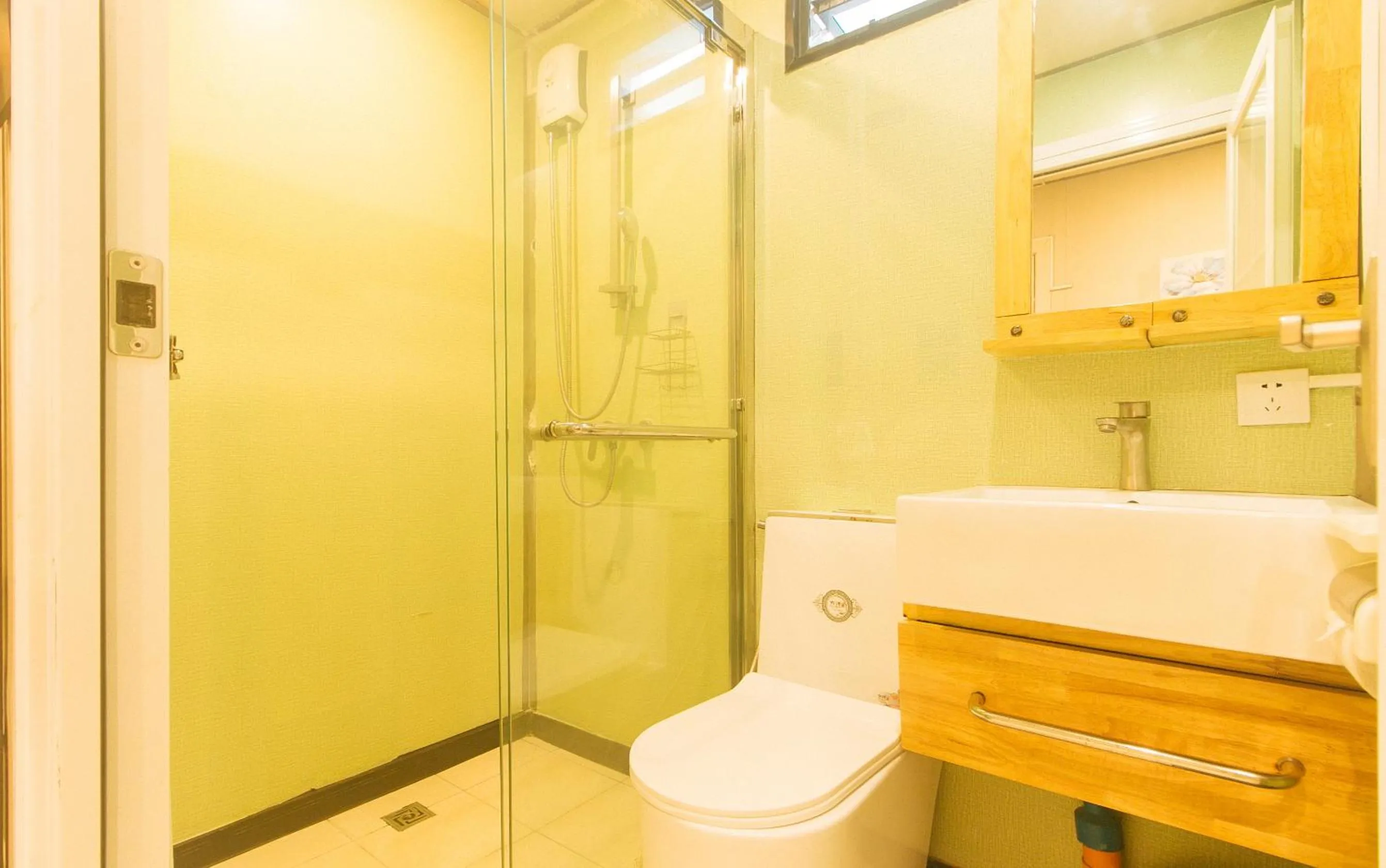 Bathroom in RedDoorz Plus @ AS Fortuna Cebu