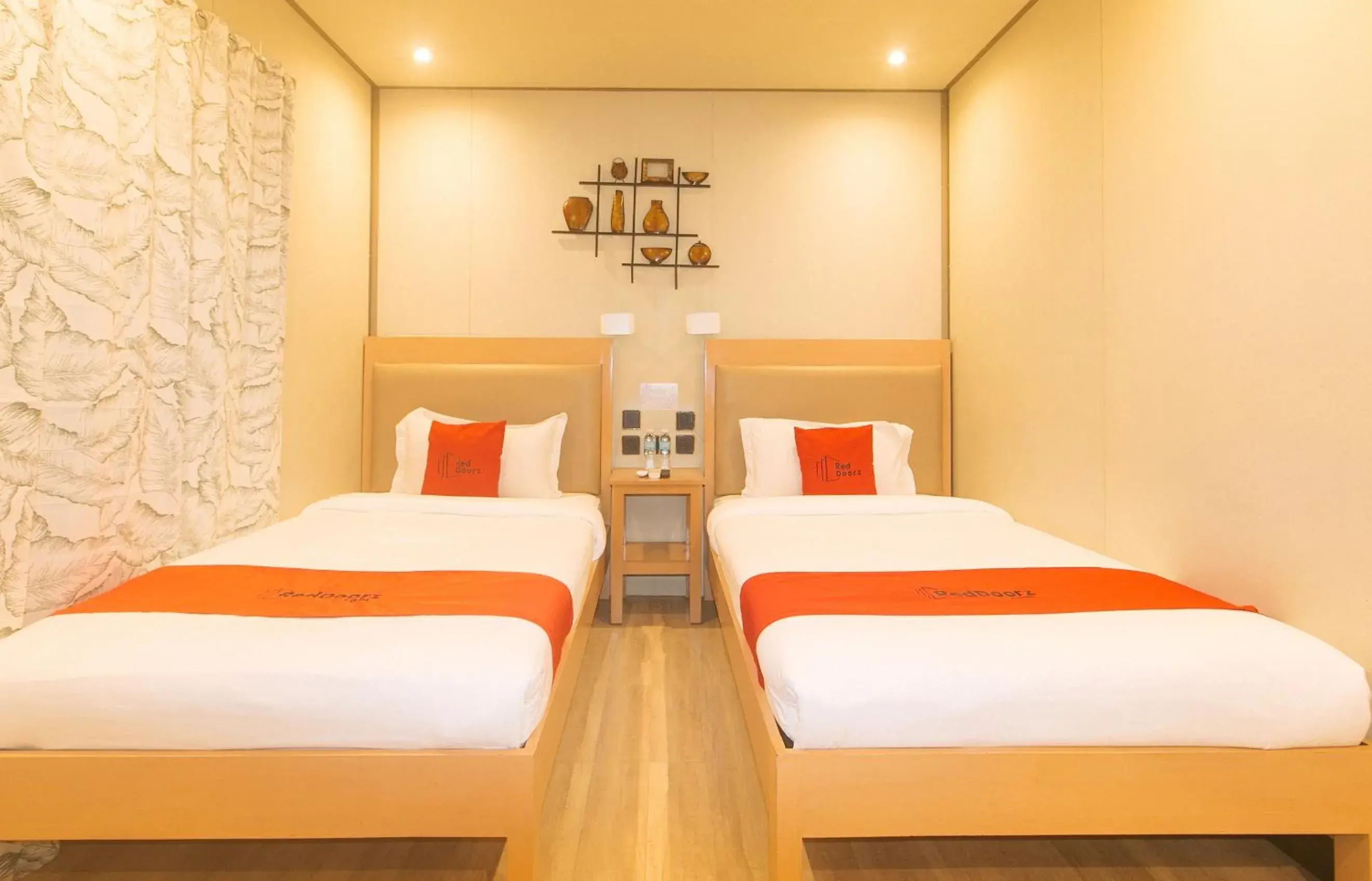 Twin Room in RedDoorz Plus @ AS Fortuna Cebu Twin Room in RedDoorz Plus @ AS Fortuna Cebu