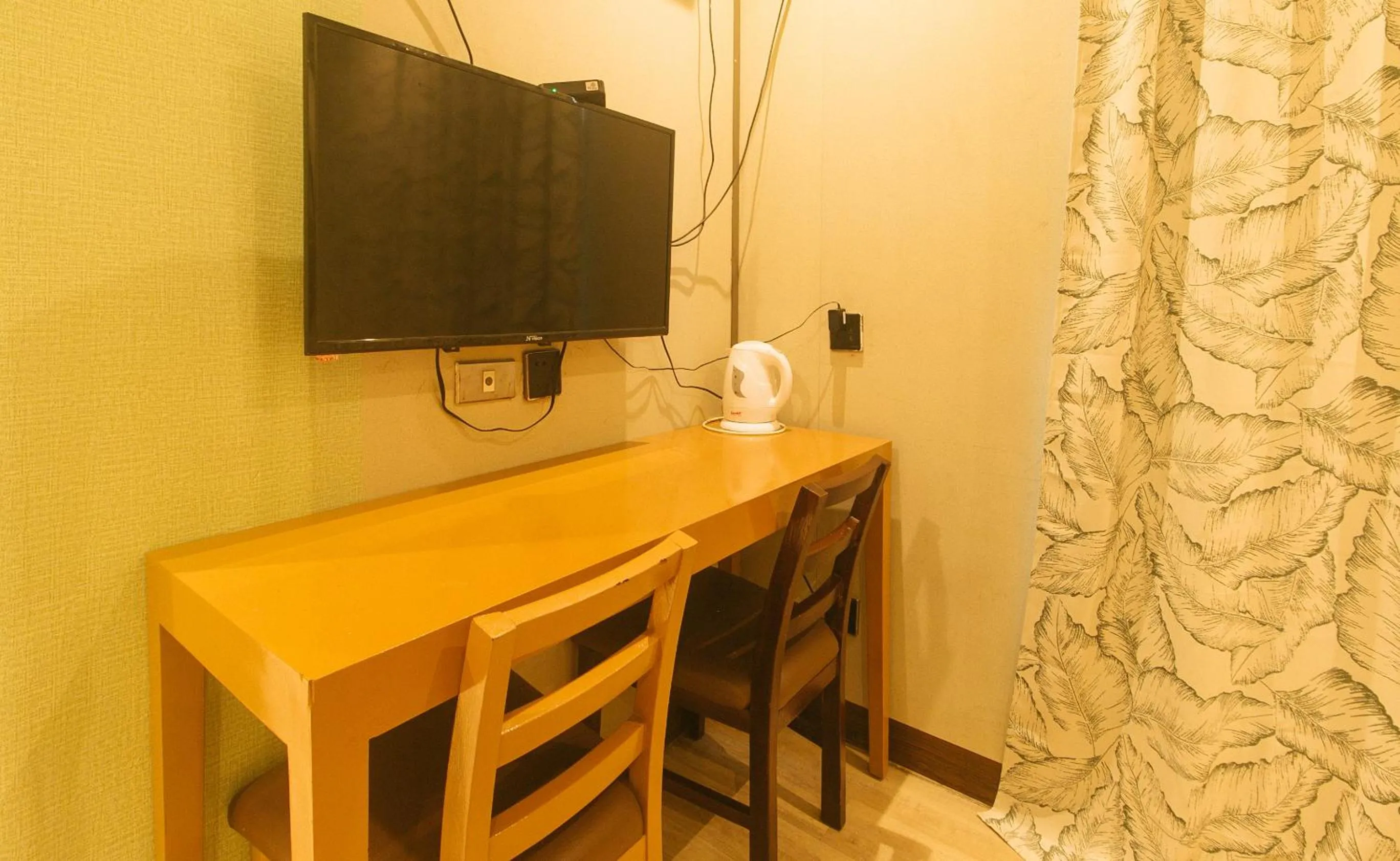 TV and multimedia in RedDoorz Plus @ AS Fortuna Cebu