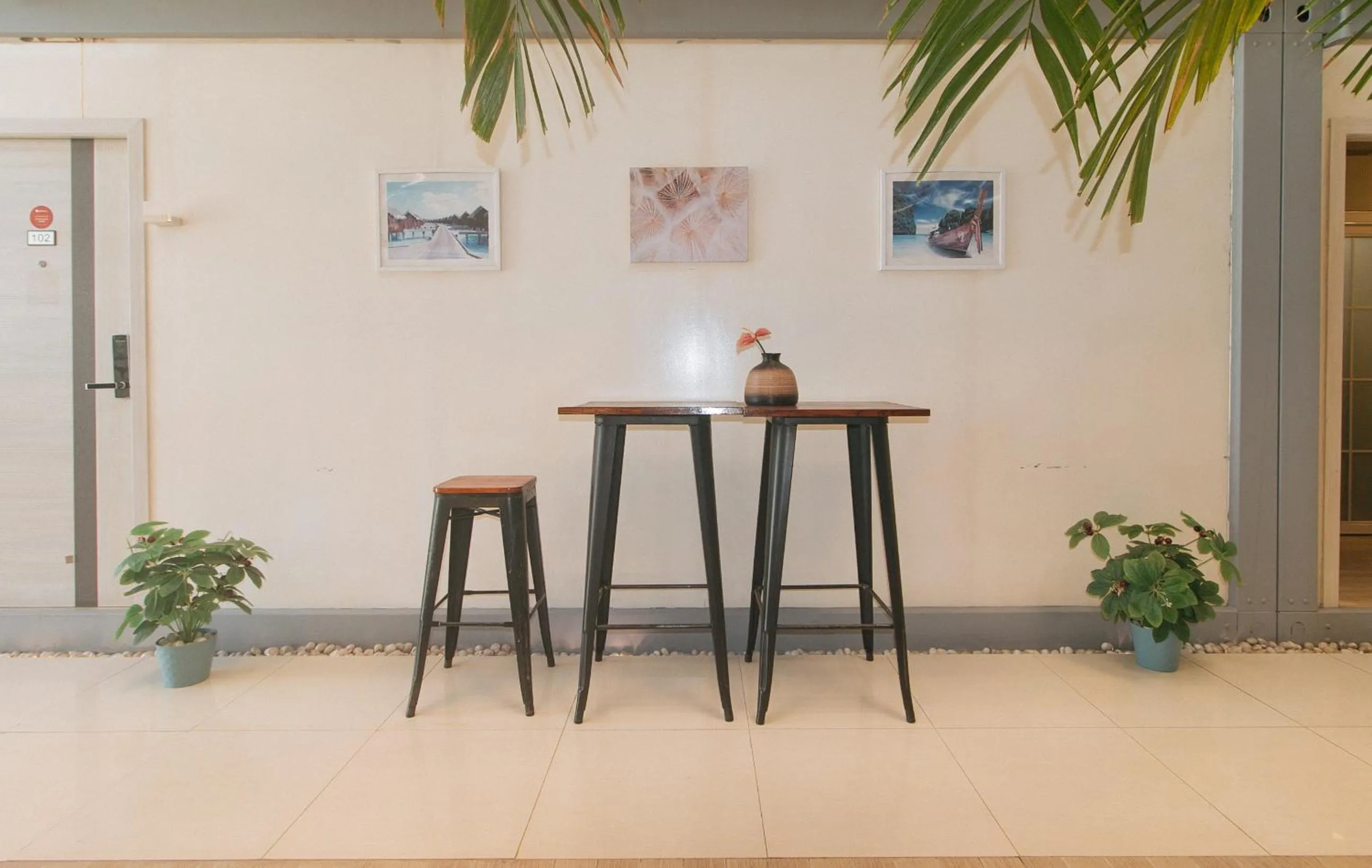 Seating area in RedDoorz Plus @ AS Fortuna Cebu