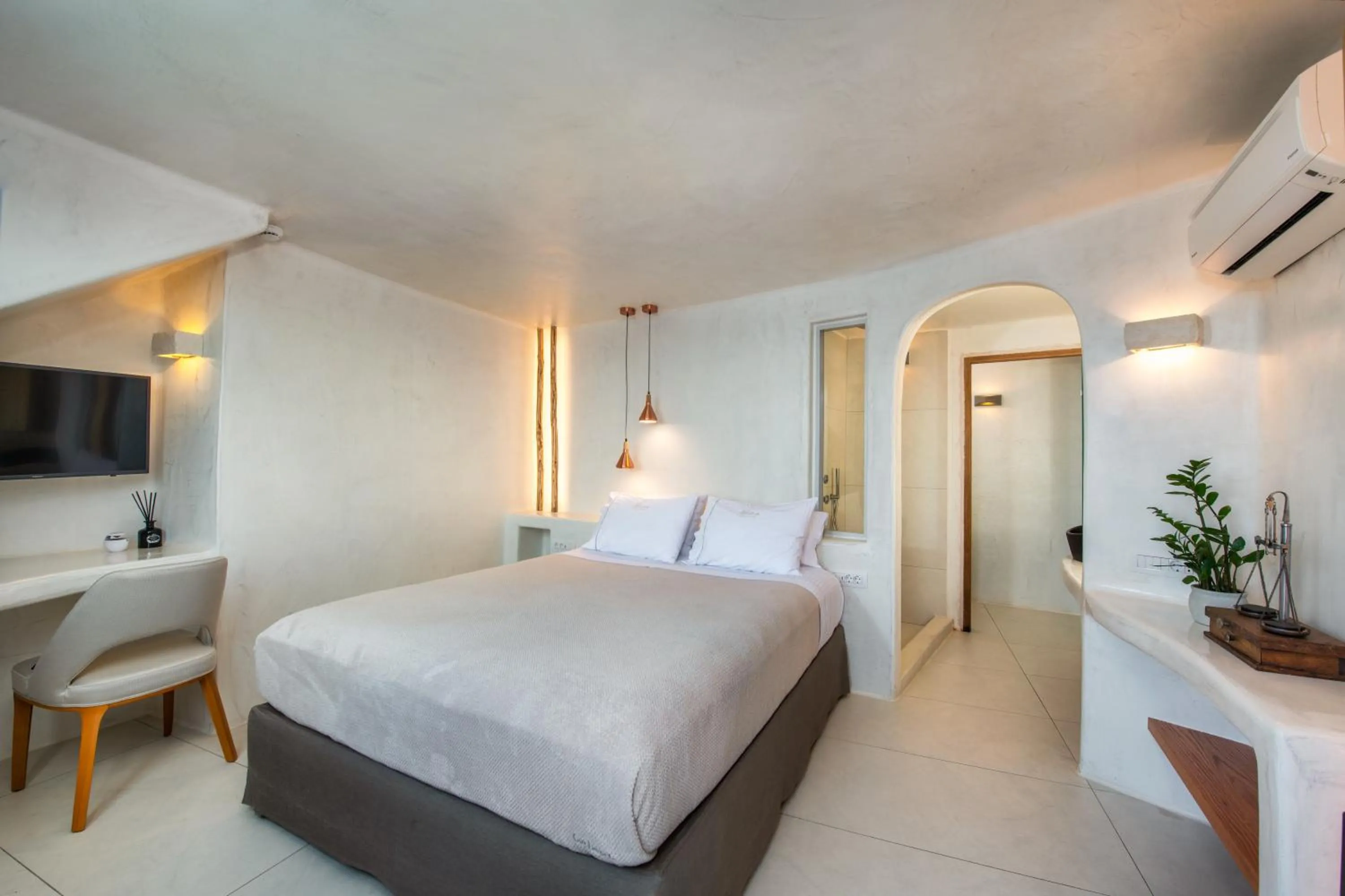 Bedroom, Bed in Athina Luxury Suites