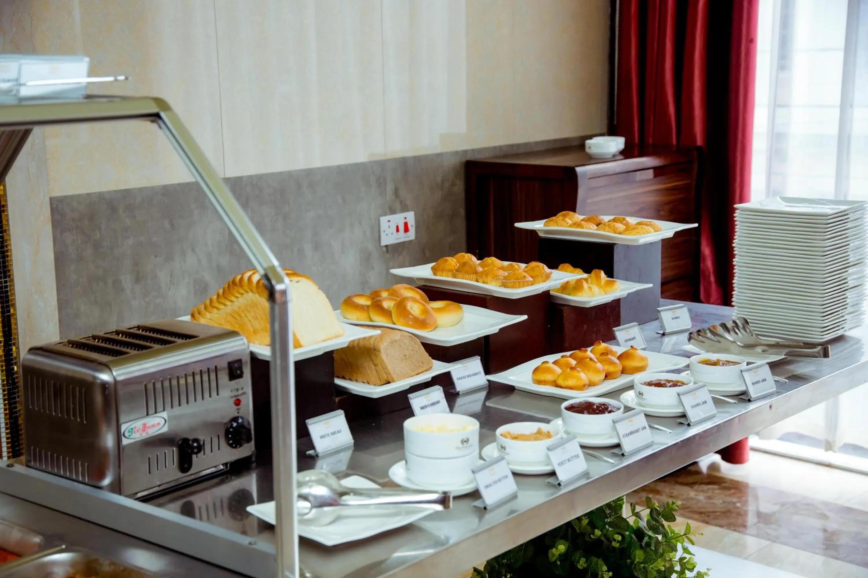 Breakfast in Tiffany Diamond Hotels LTD - Makunganya