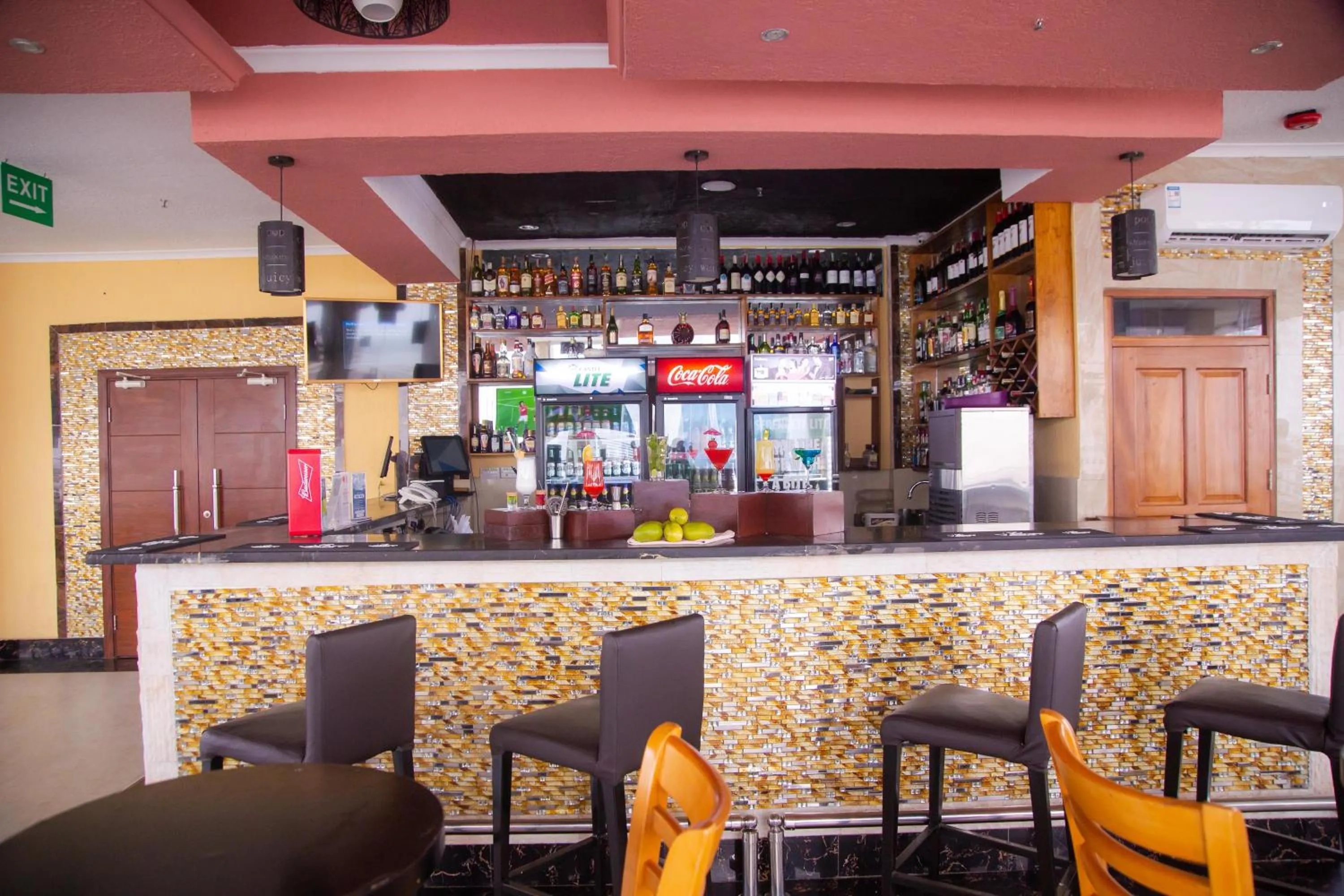 Lounge or bar in Tiffany Diamond Hotels LTD - Makunganya