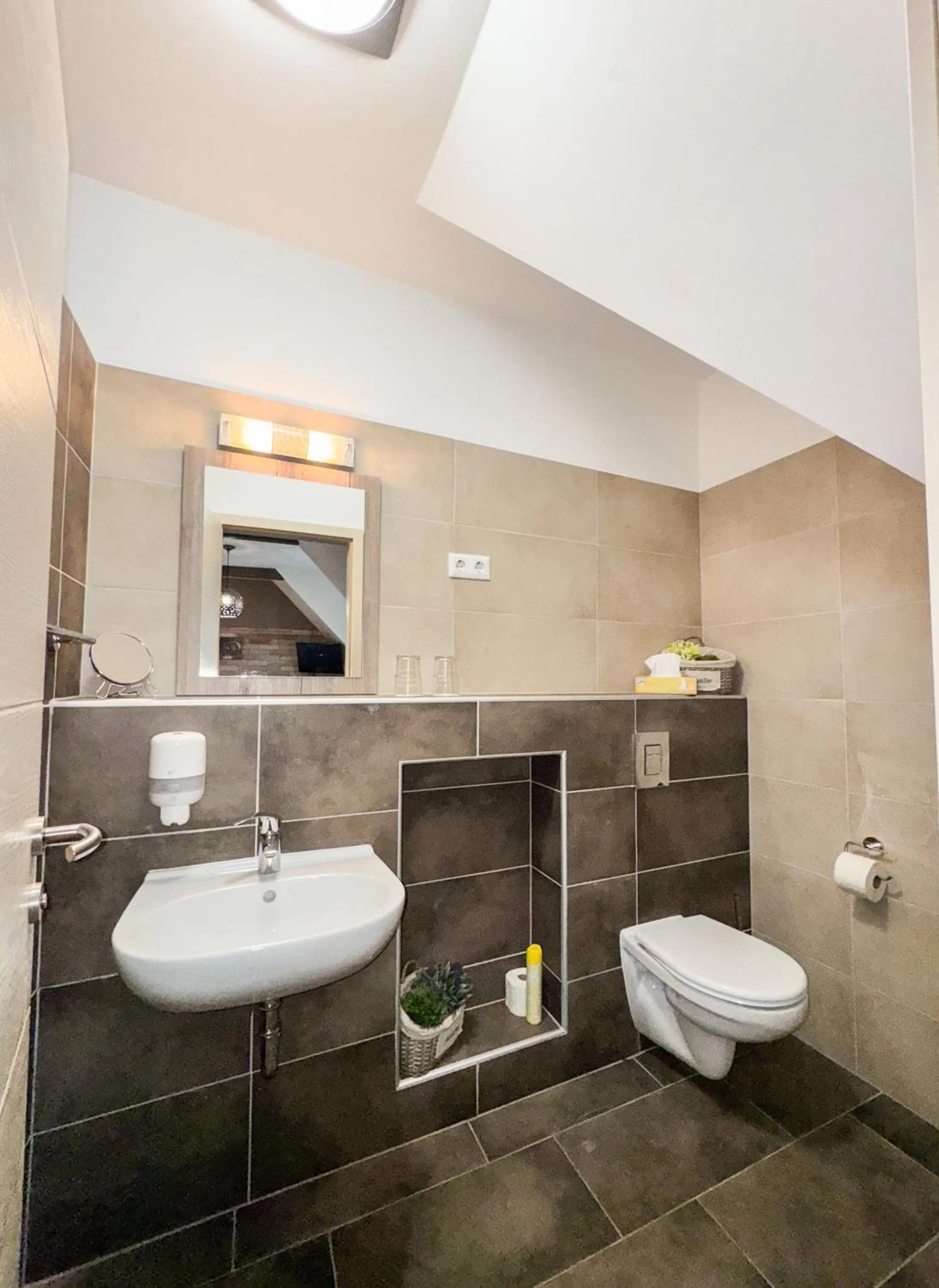 Dreko Panzió & Borbisztró