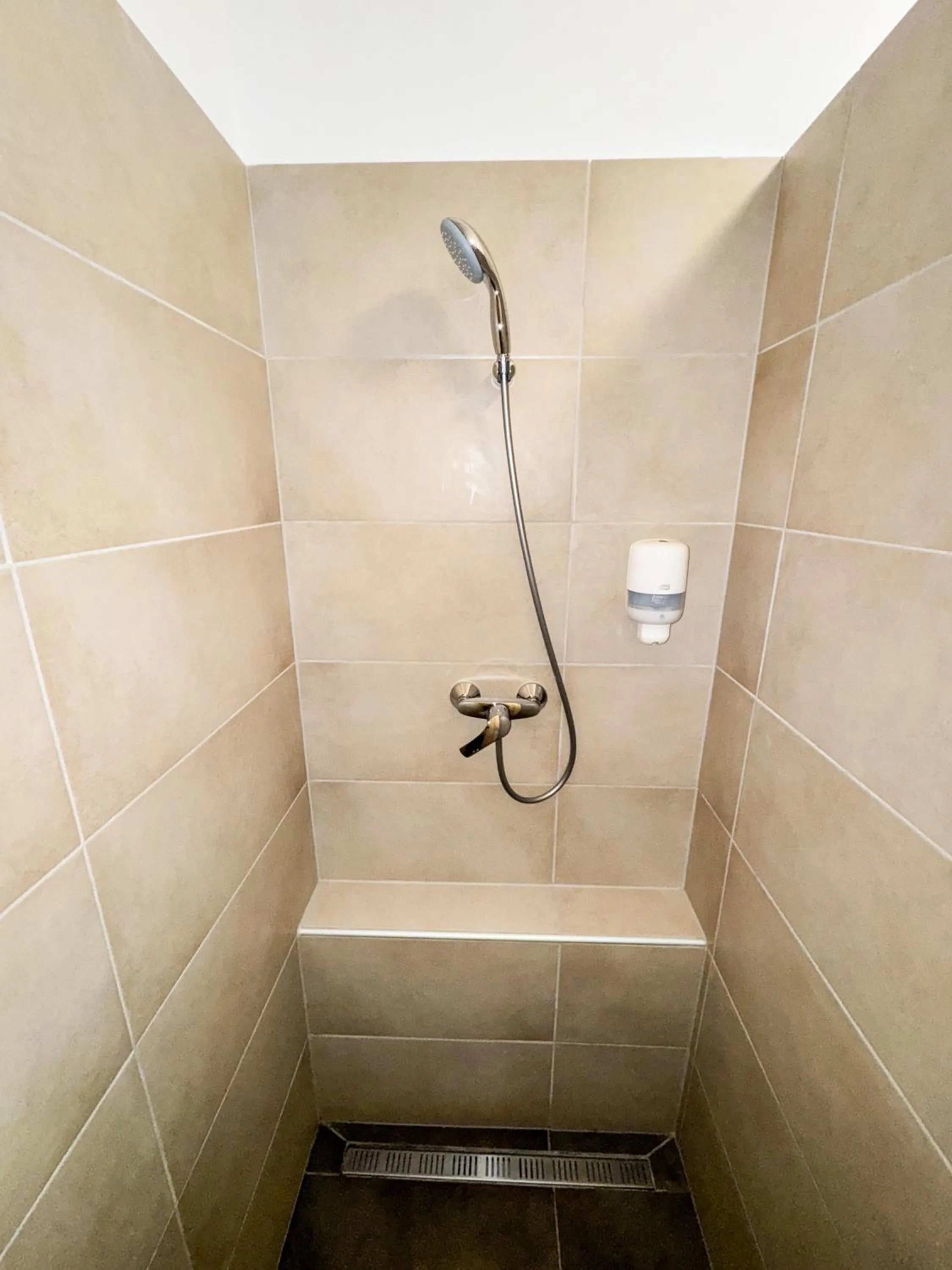 Dreko Panzió & Borbisztró