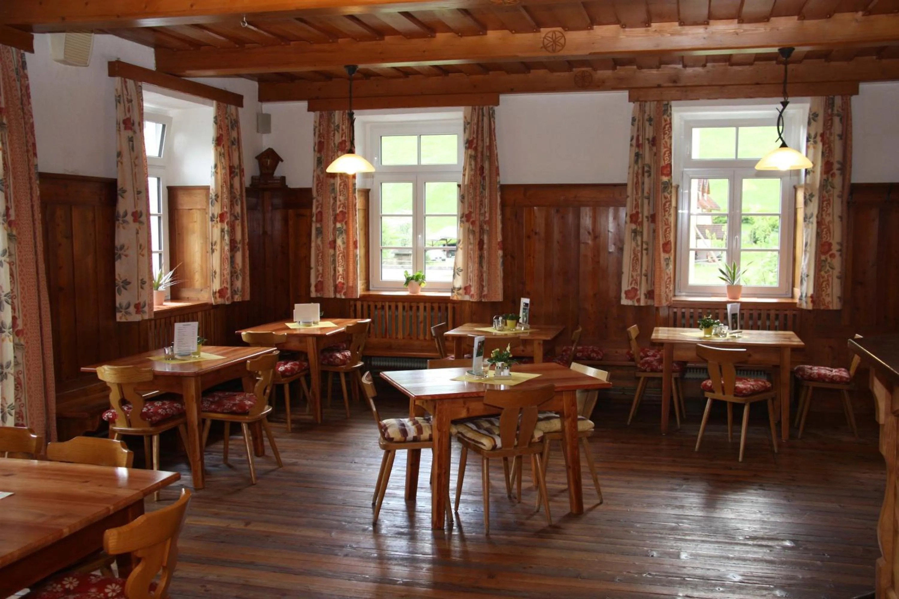 Restaurant/places to eat in Altenbergerhof