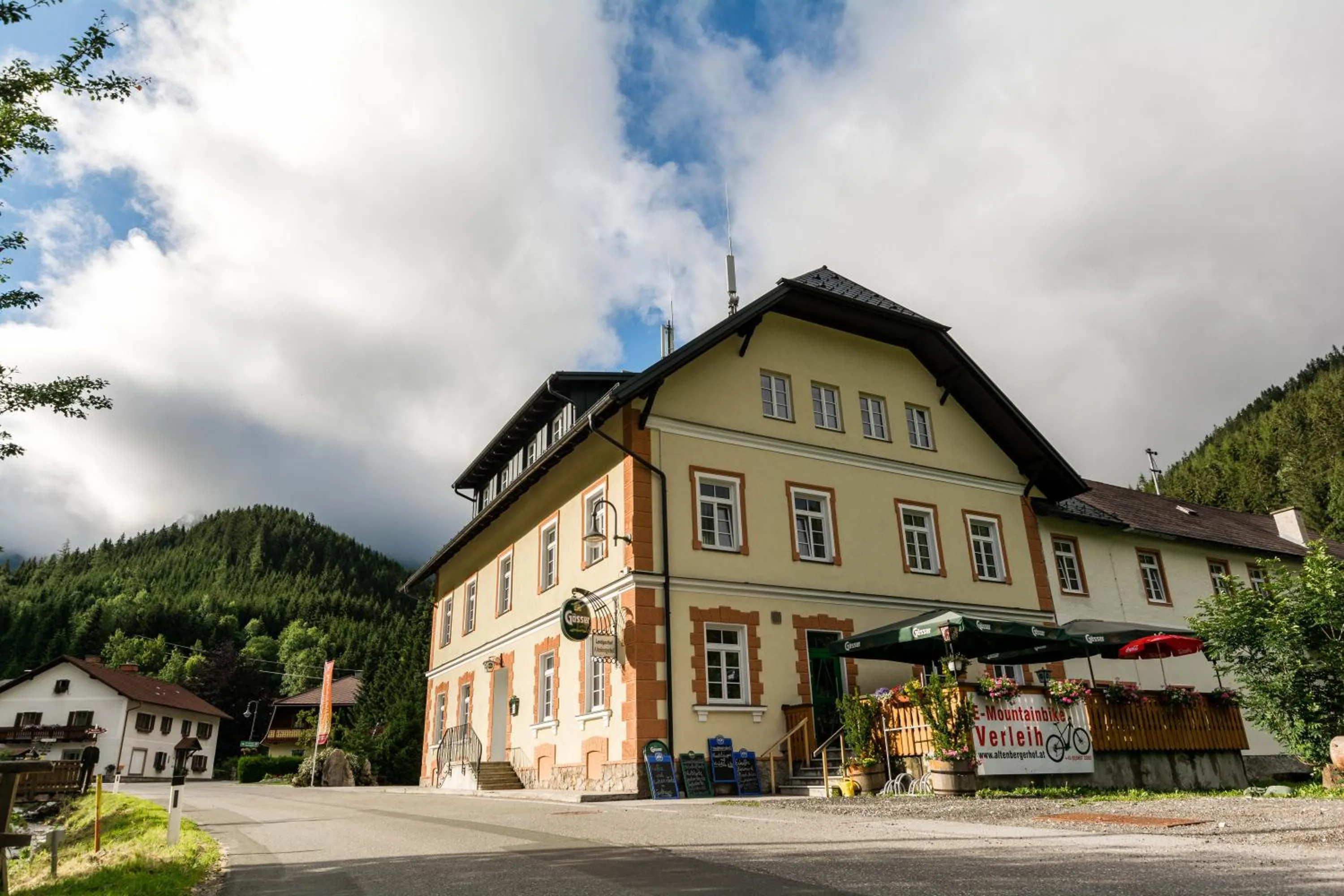 Facade/entrance in Altenbergerhof