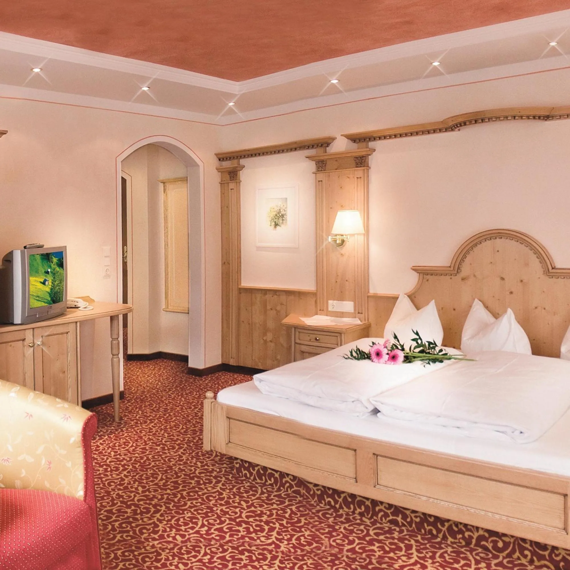 Toilet, Bed in Hotel Neue Post