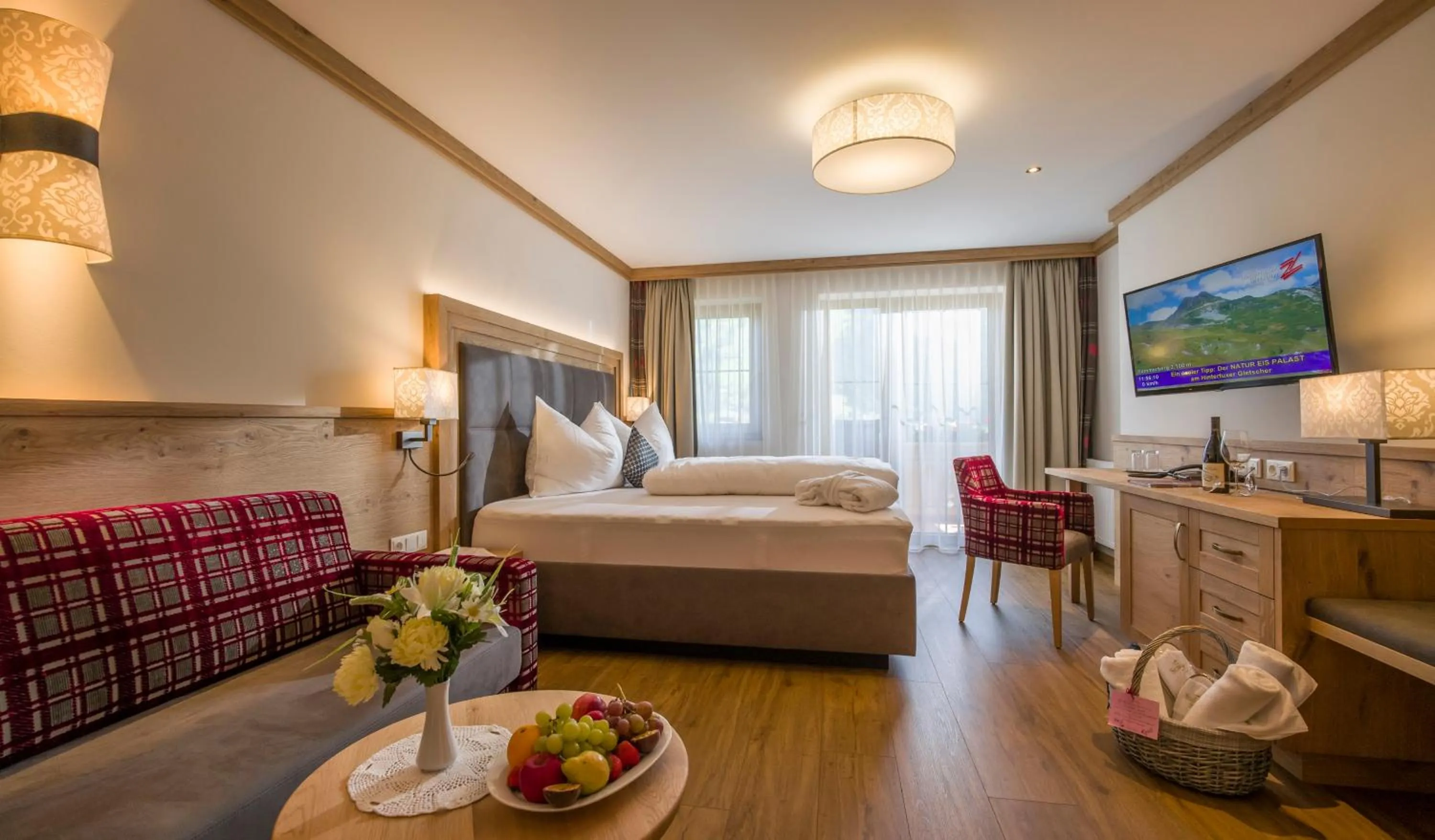 Photo of the whole room, Bed in Hotel Neue Post