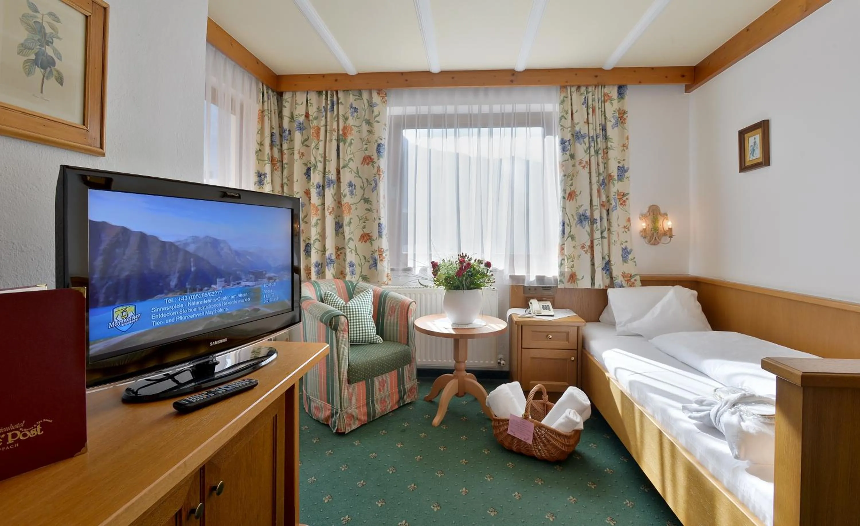 TV and multimedia, Bed in Hotel Neue Post