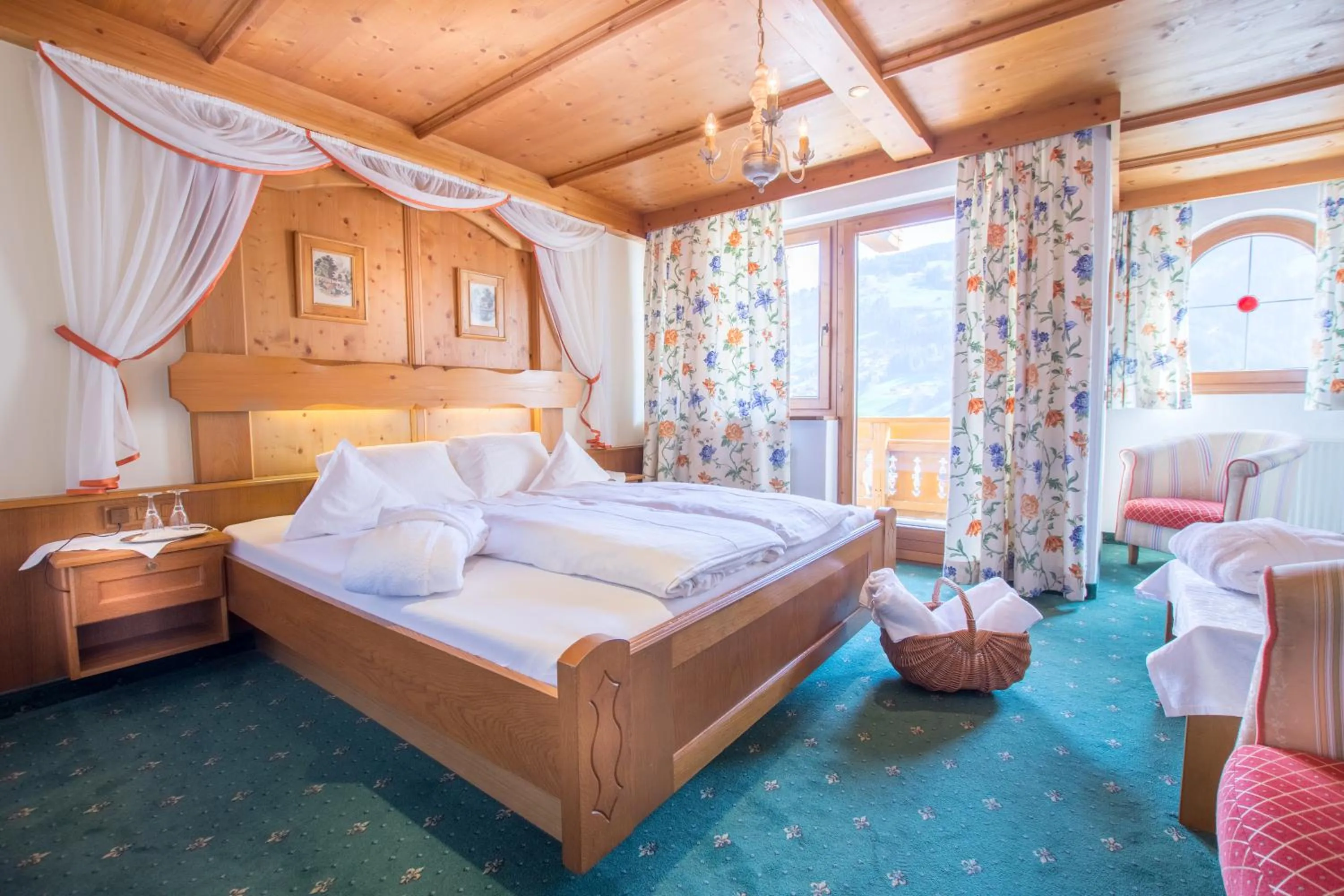 Photo of the whole room, Bed in Hotel Neue Post