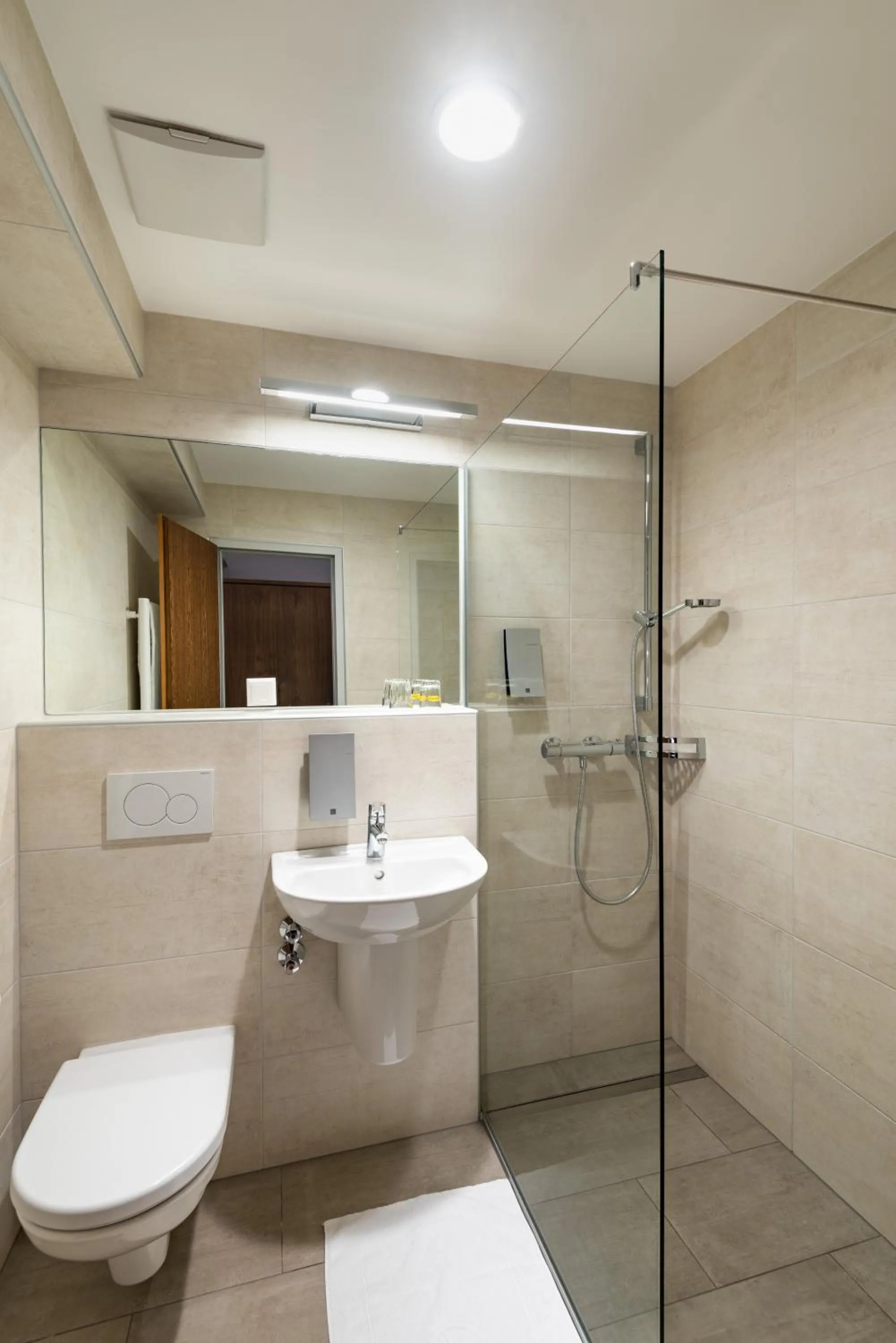 Property building in Hotel Gasthof Seeland