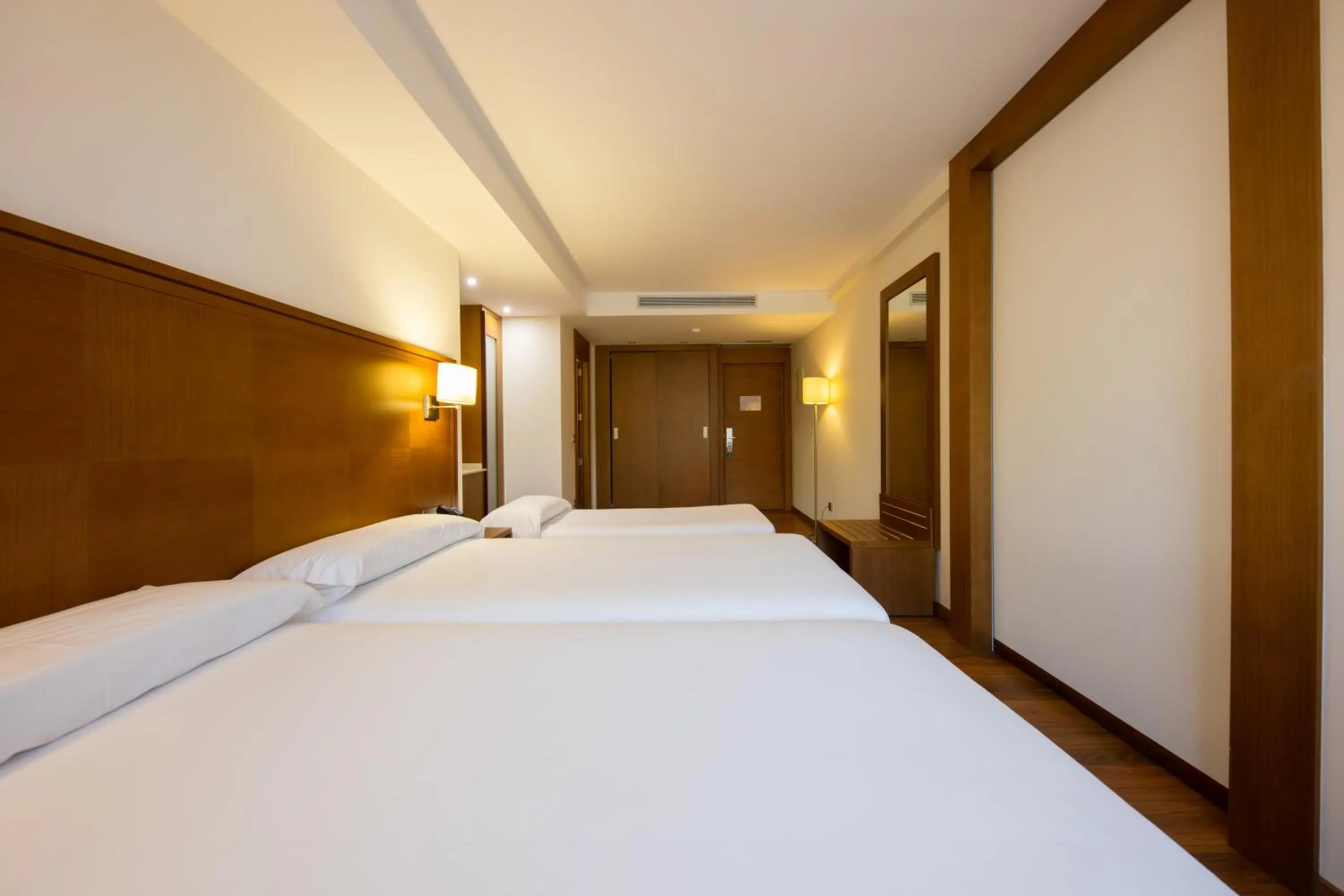 Bed in Hotel Thalasso Cantabrico Las Sirenas 4 Superior