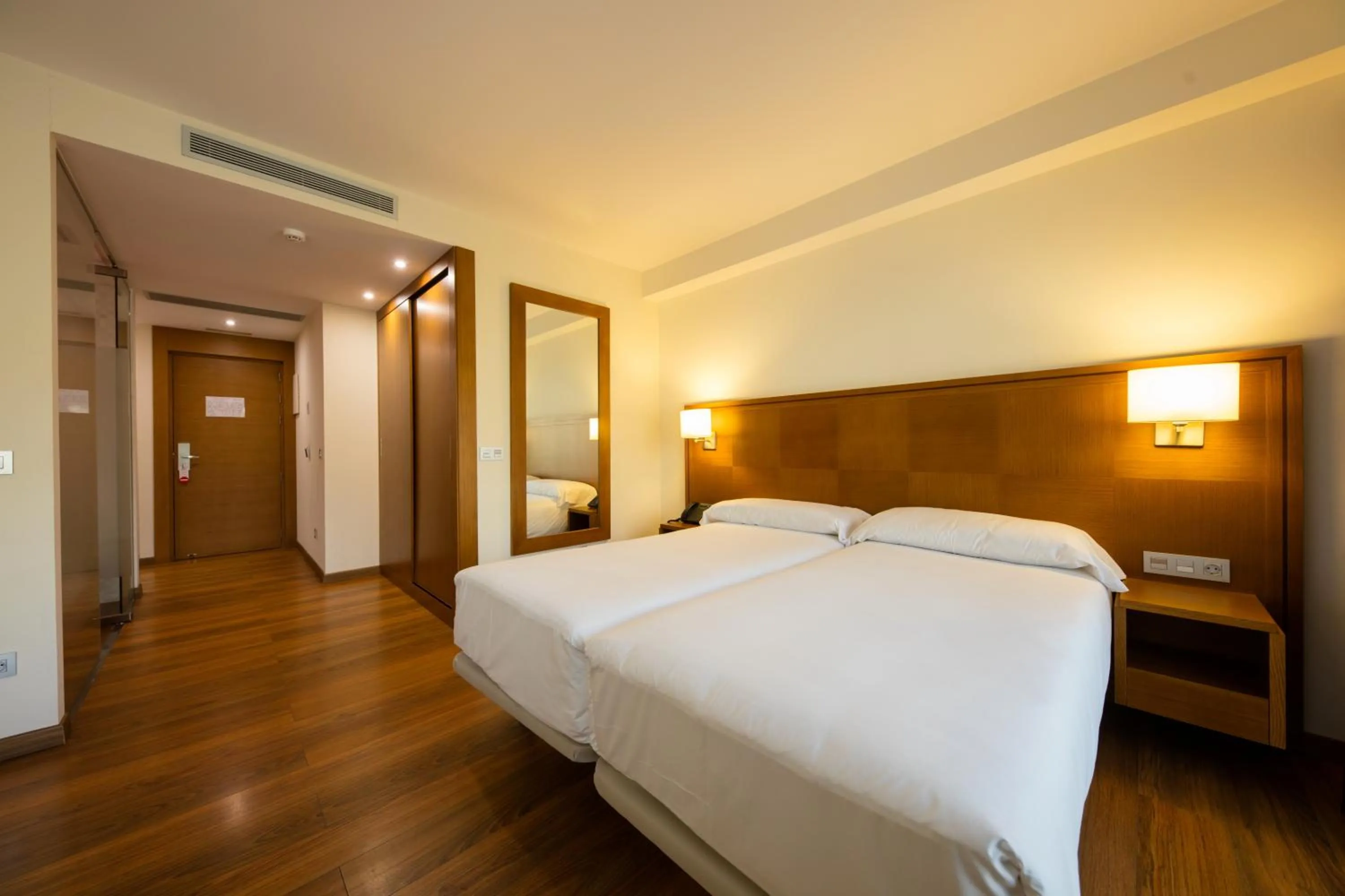 Bed in Hotel Thalasso Cantabrico Las Sirenas 4 Superior