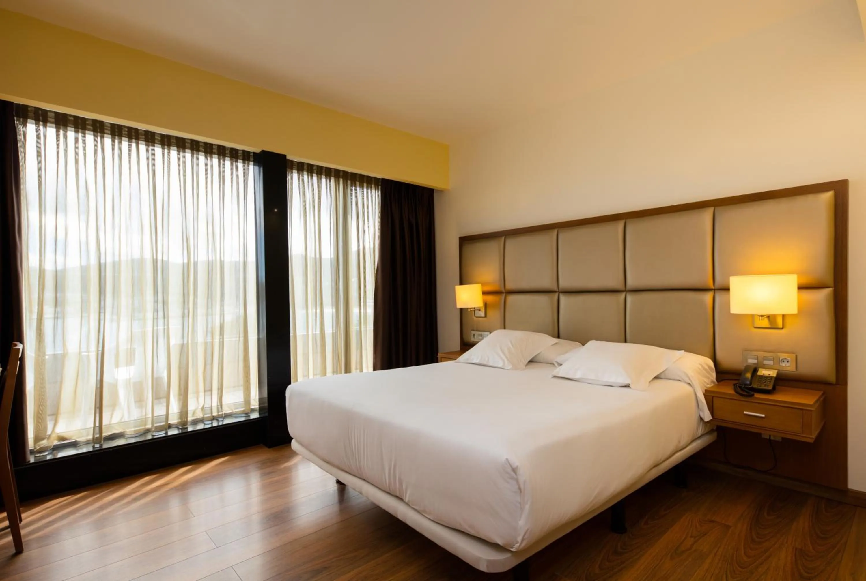 Bed in Hotel Thalasso Cantabrico Las Sirenas 4 Superior