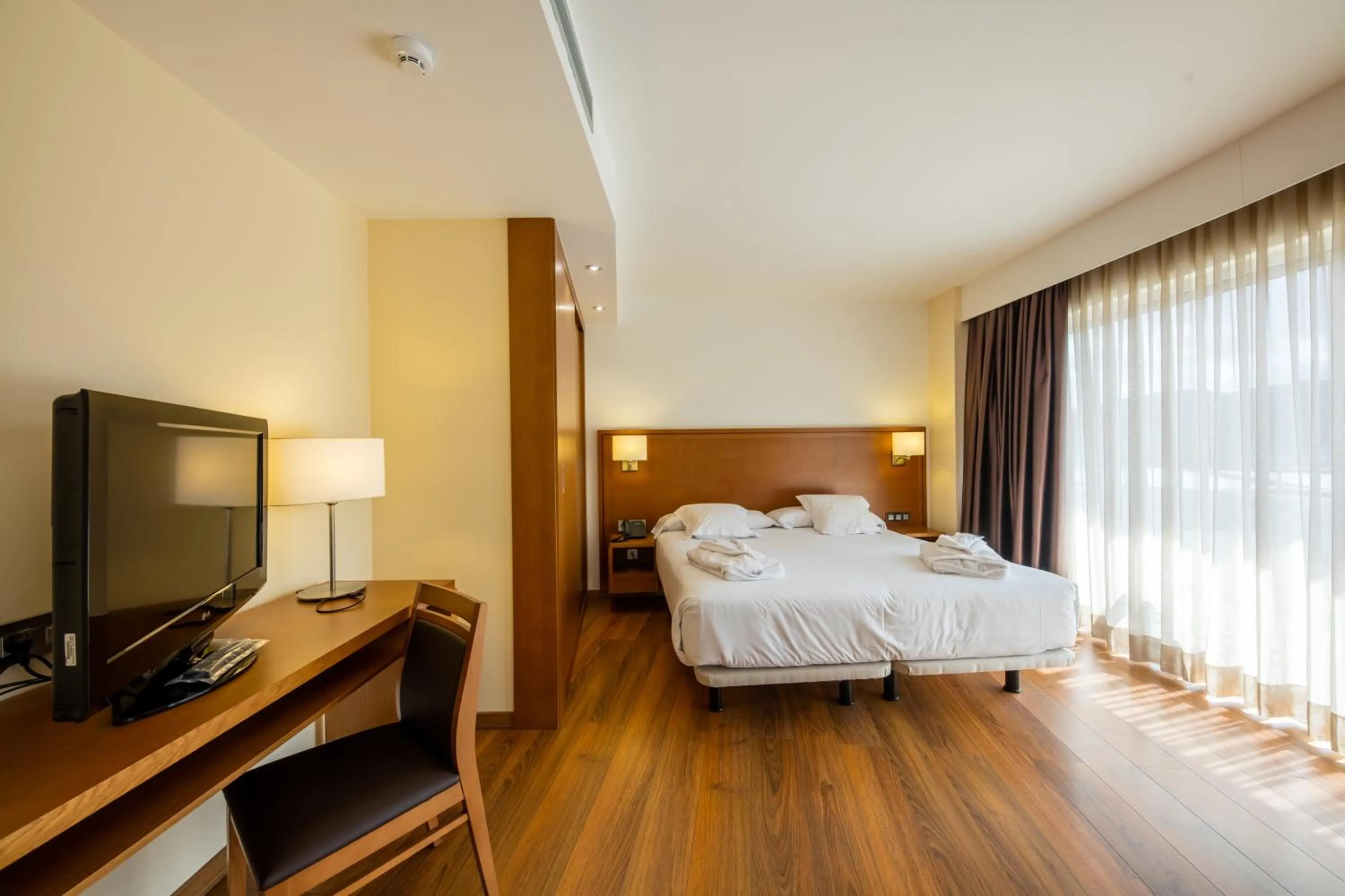 Bed in Hotel Thalasso Cantabrico Las Sirenas 4 Superior