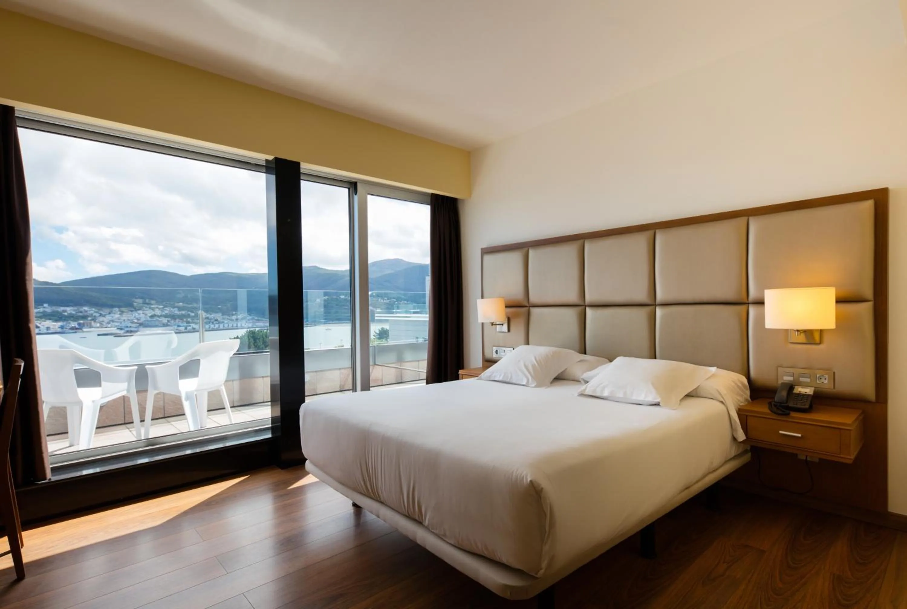 Bed in Hotel Thalasso Cantabrico Las Sirenas 4 Superior