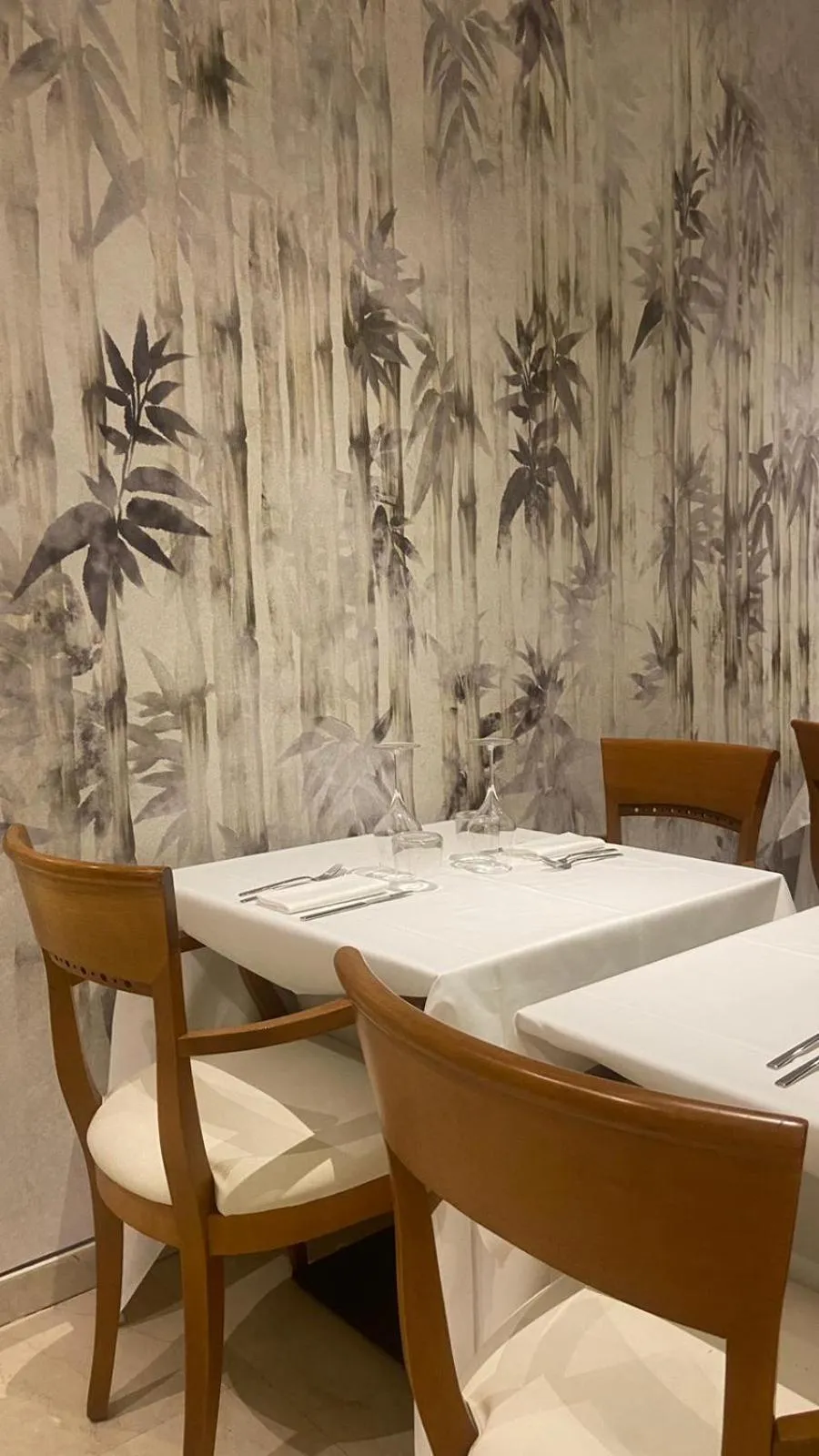 Restaurant/places to eat in Hotel Dorè