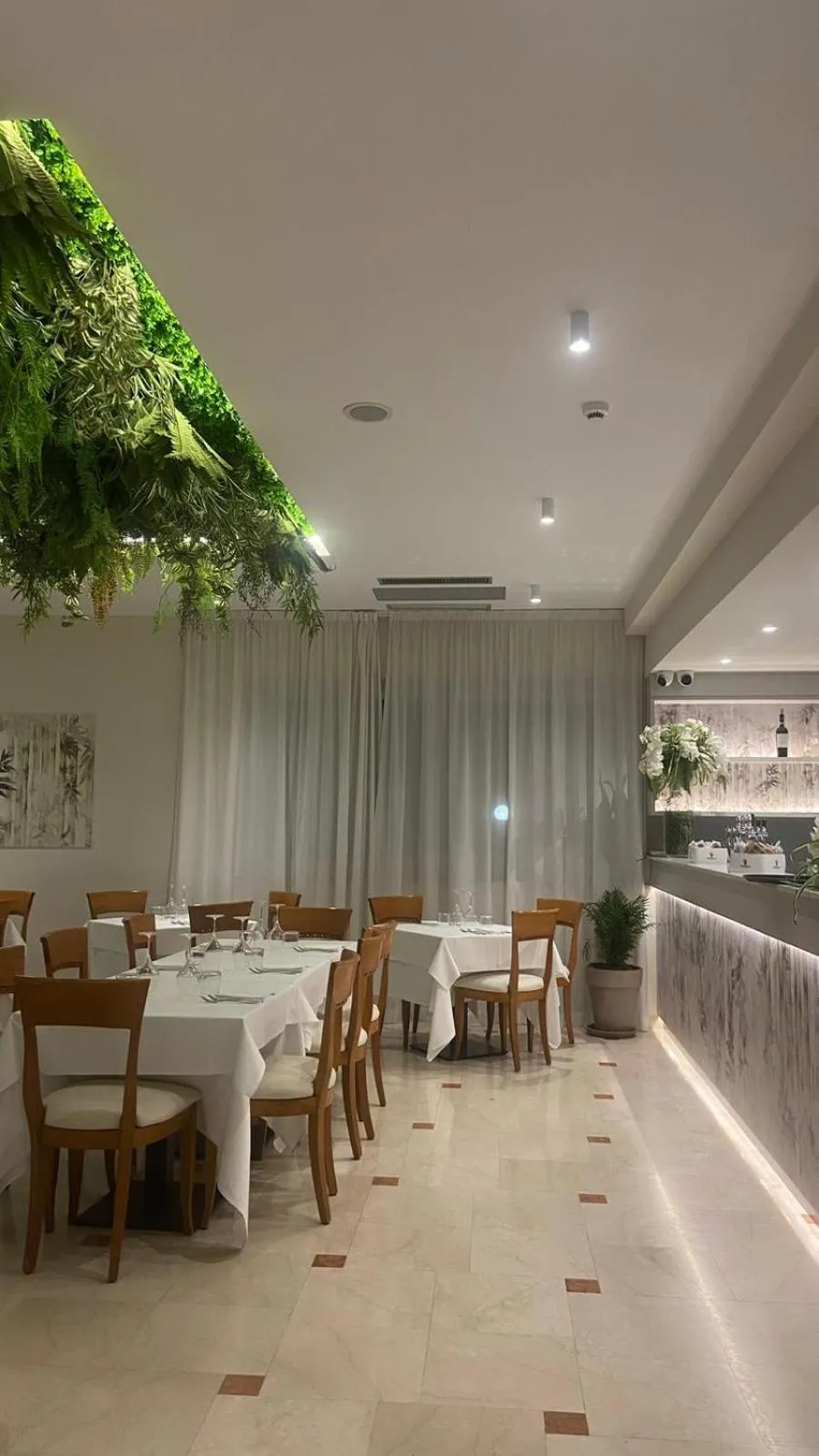 Restaurant/places to eat in Hotel Dorè