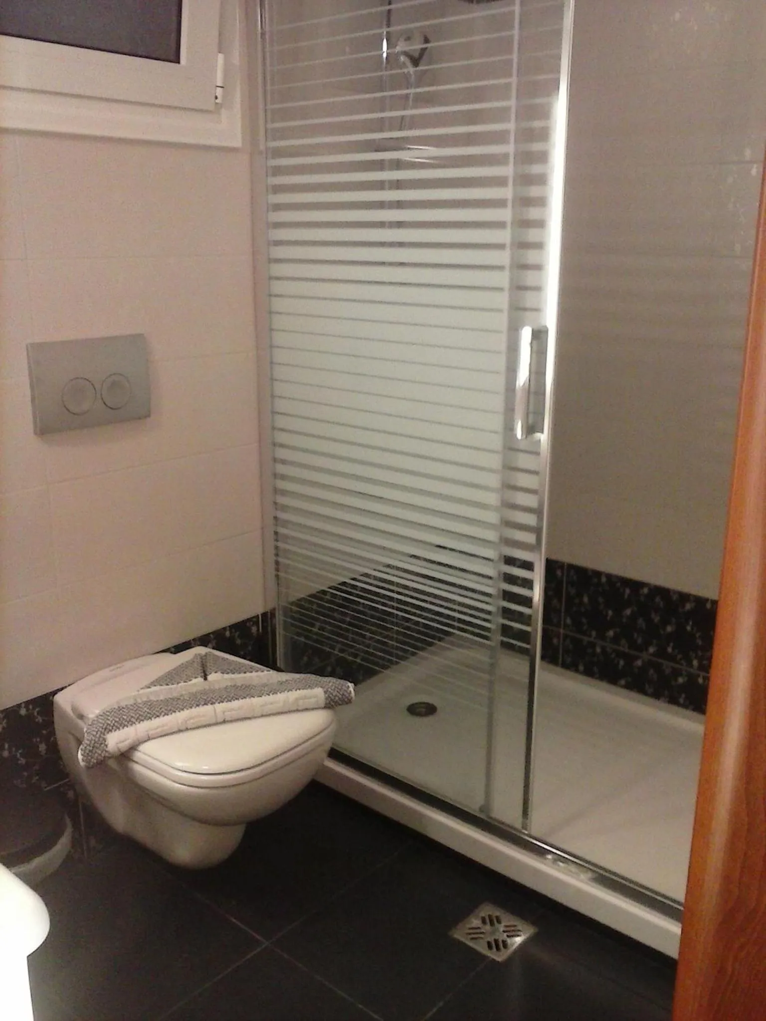 Toilet in Elektra Hotel