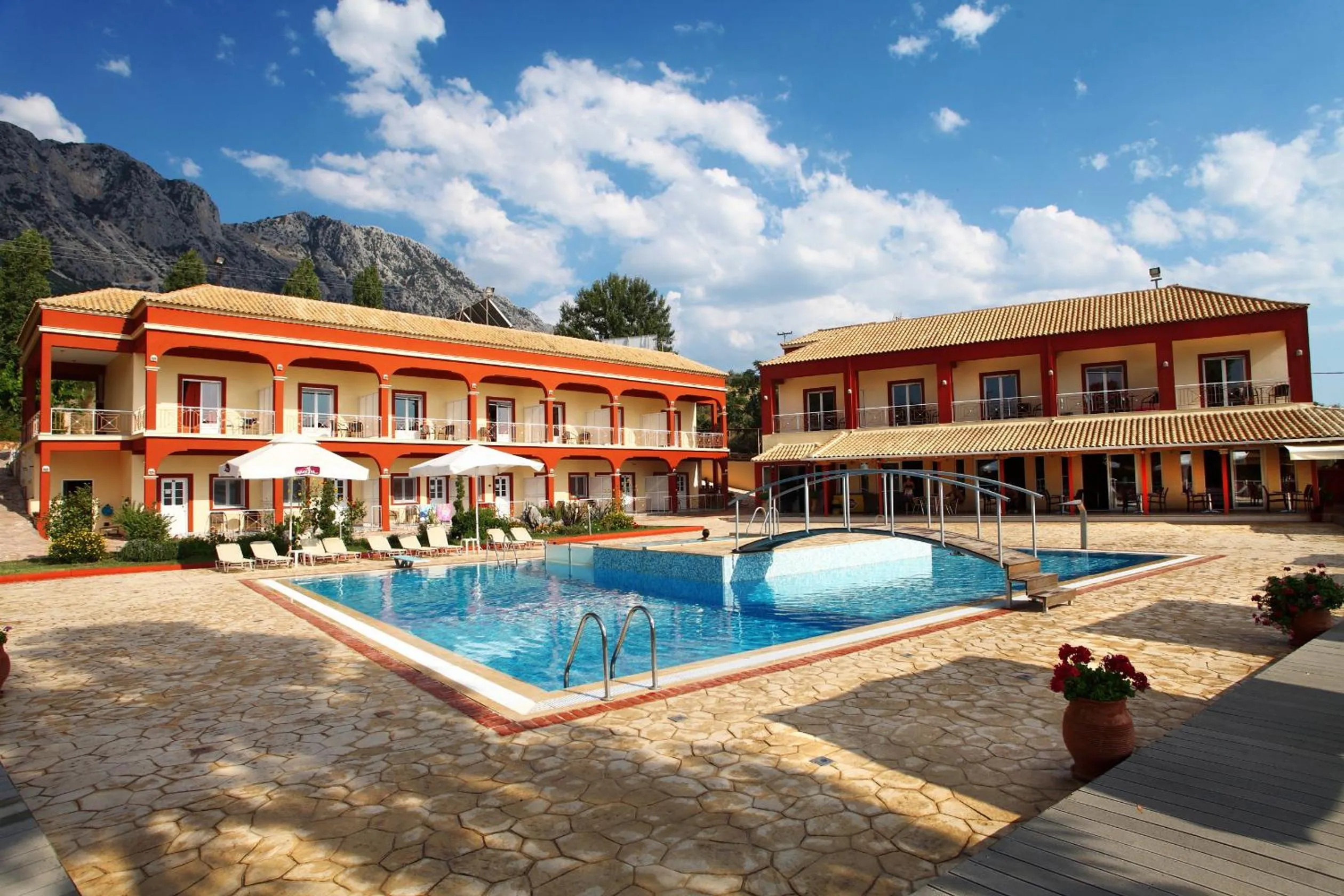 Restaurant/places to eat in Elektra Hotel