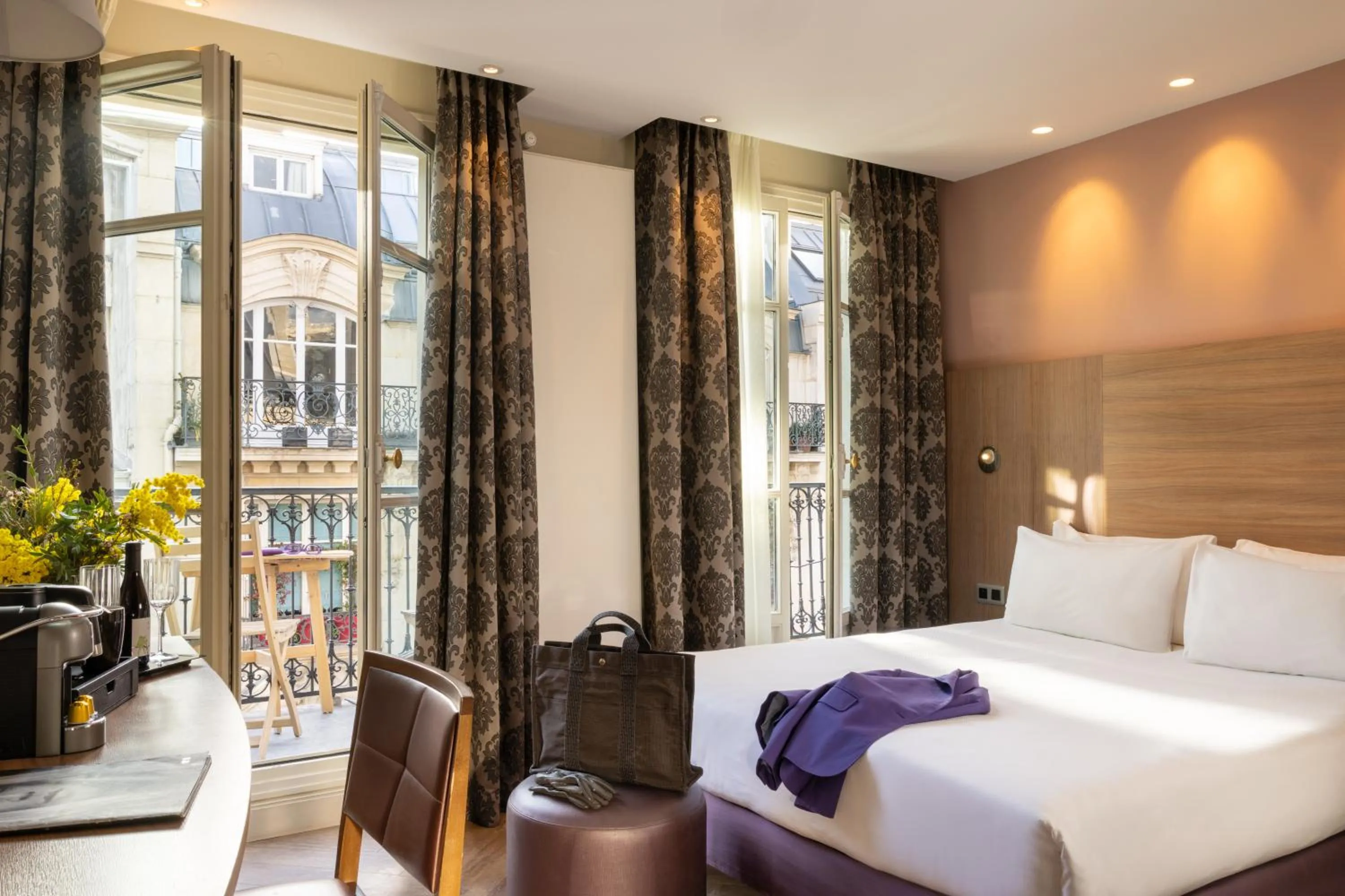 Photo of the whole room, Bed in Hôtel de Sévigné