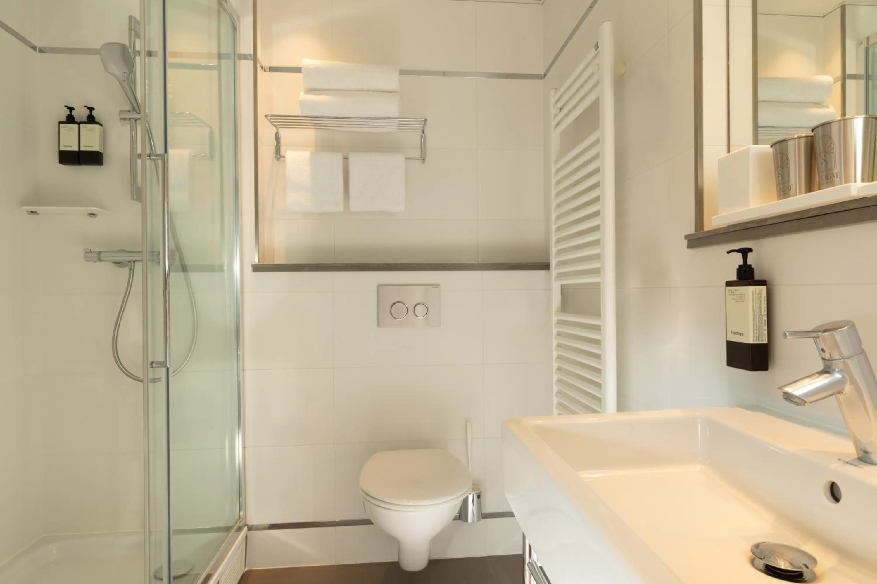 Bathroom in Hôtel de Sévigné