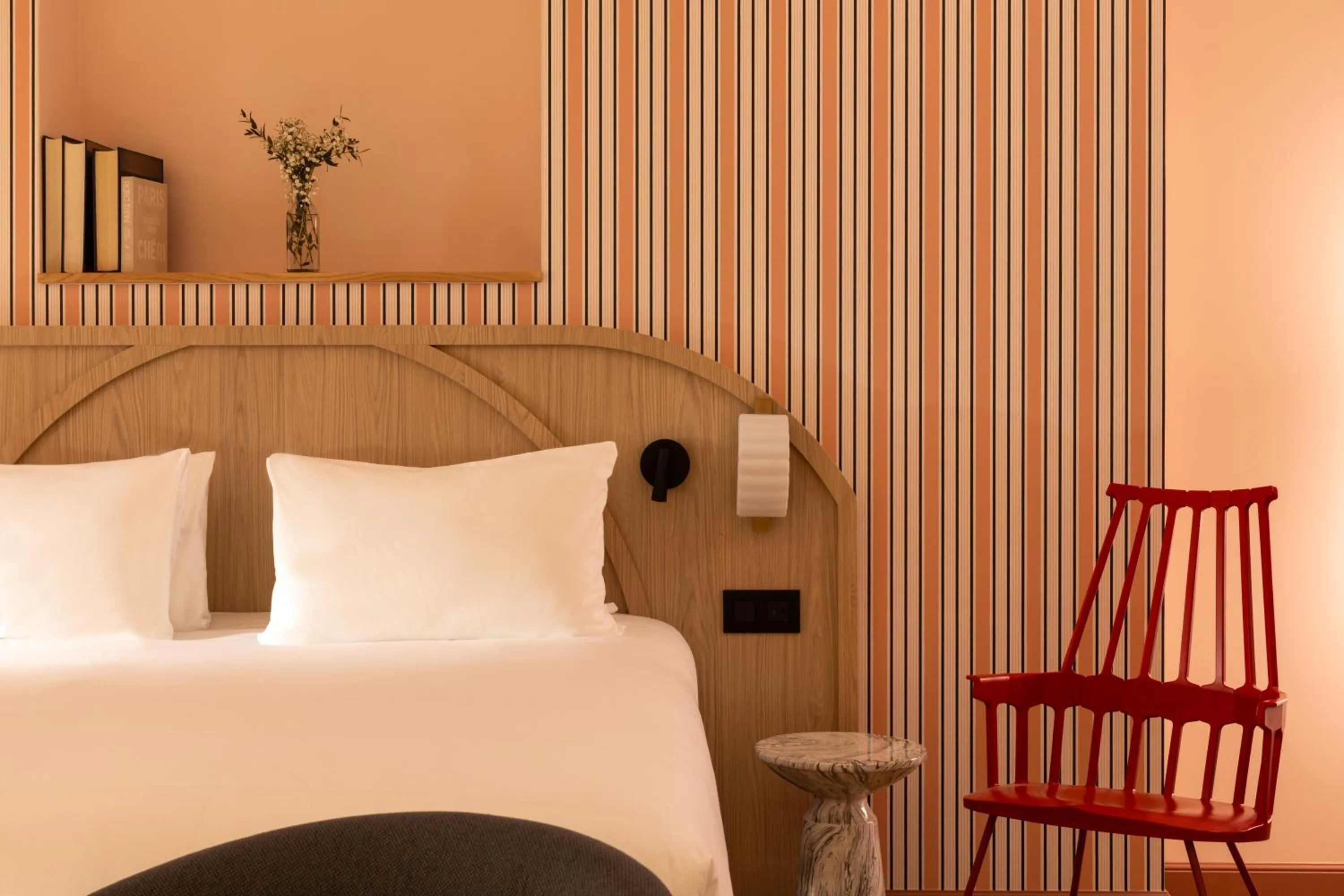 Photo of the whole room, Bed in Hôtel de Sévigné