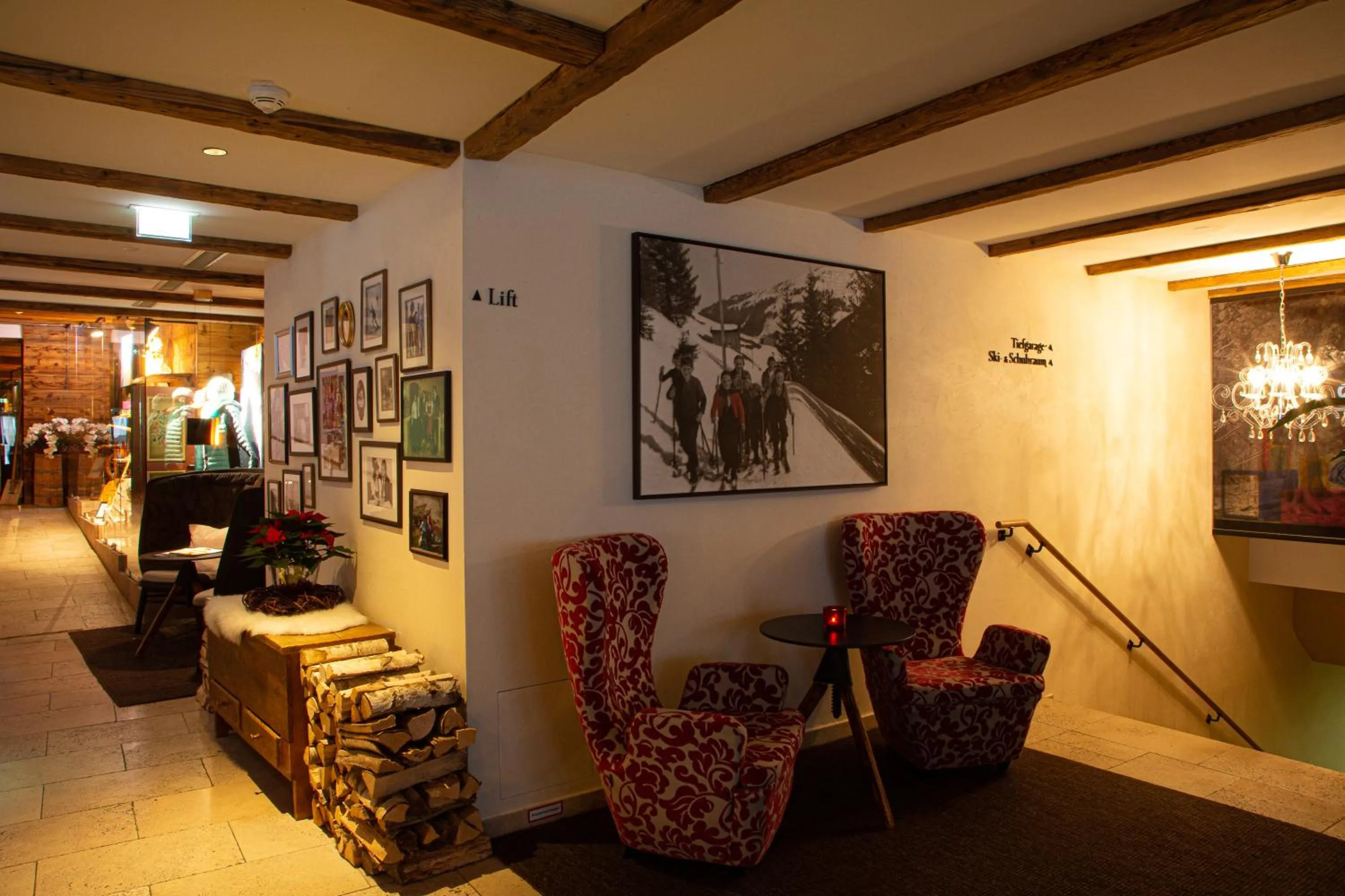Lobby or reception in Hotel Walliserstube