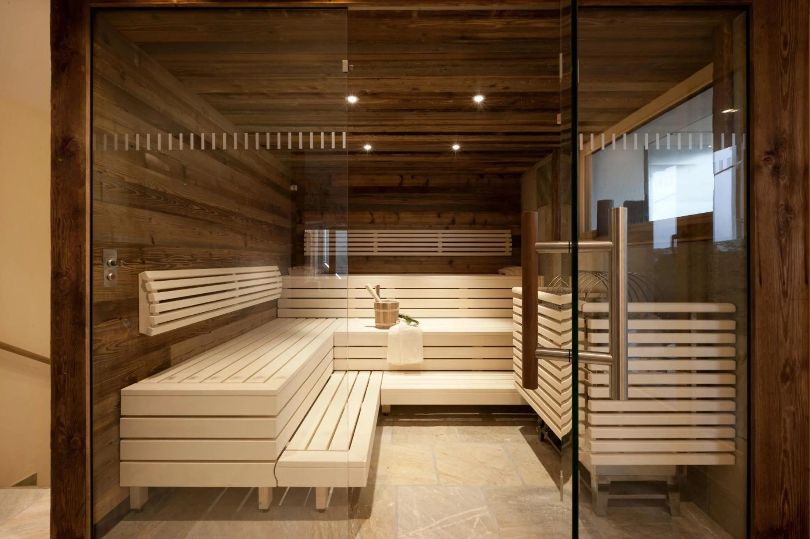 Sauna, Bed in Hotel Walliserstube