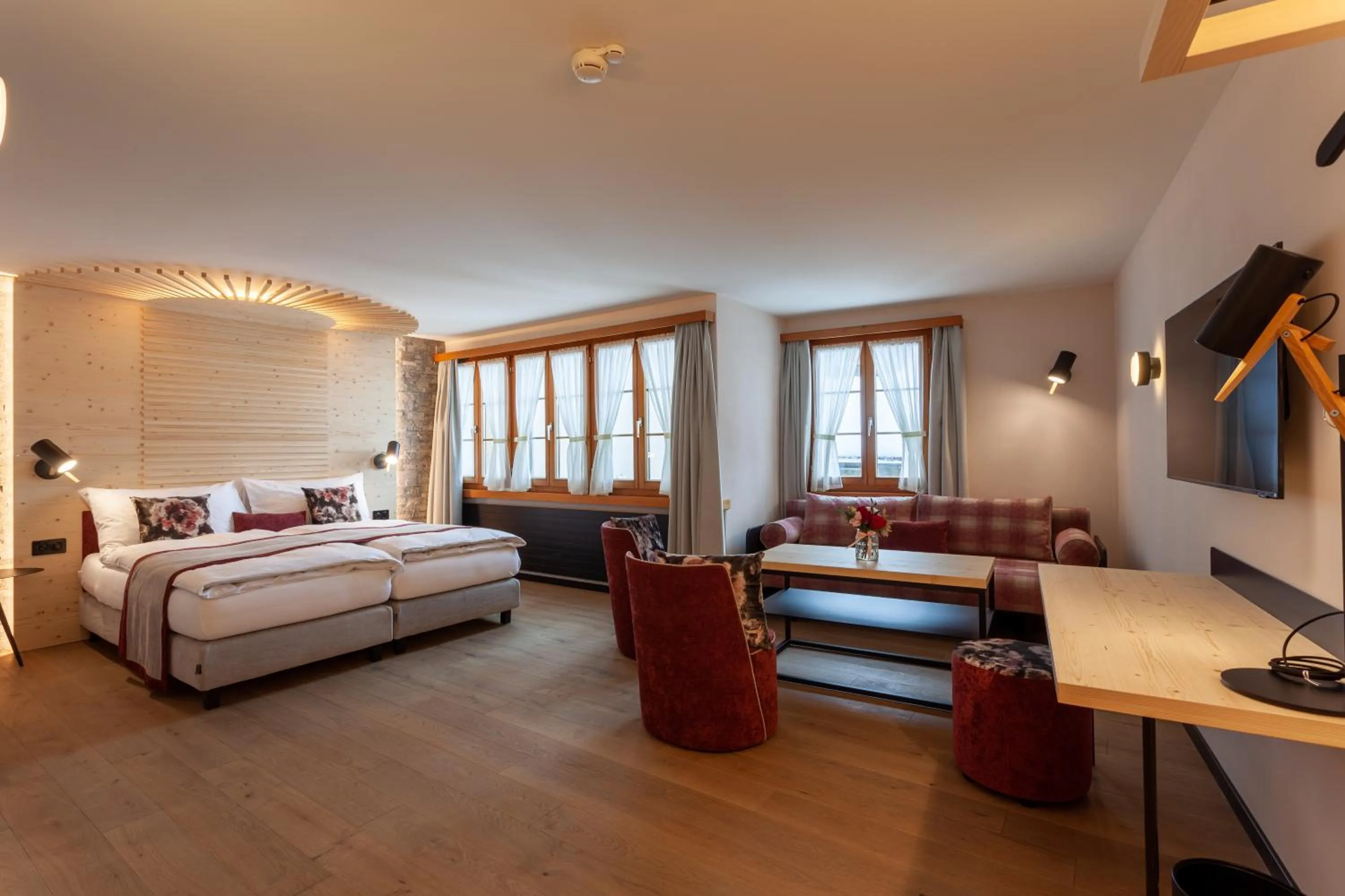 Photo of the whole room, Bed in Sonne Andermatt Swiss Quality Hotel
