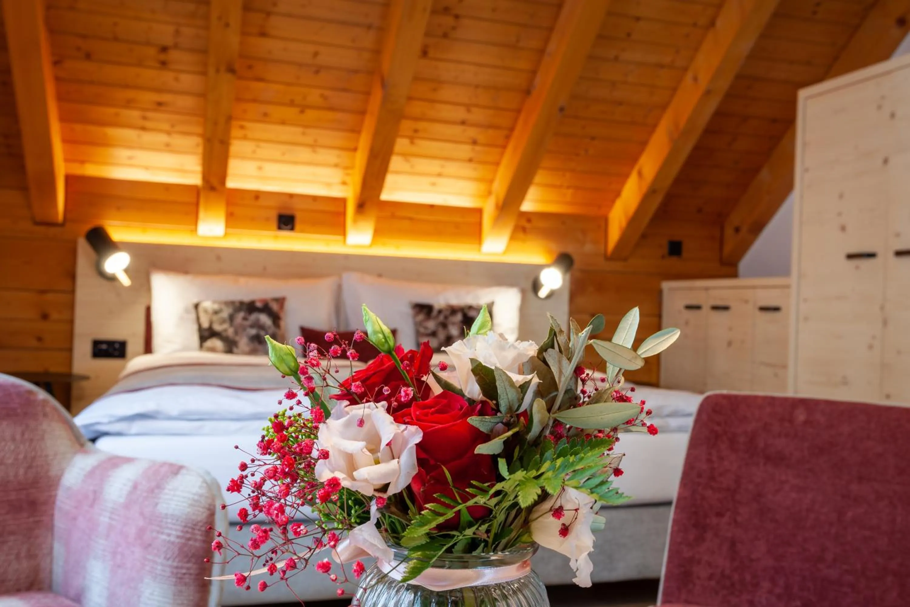 Photo of the whole room, Bed in Sonne Andermatt Swiss Quality Hotel