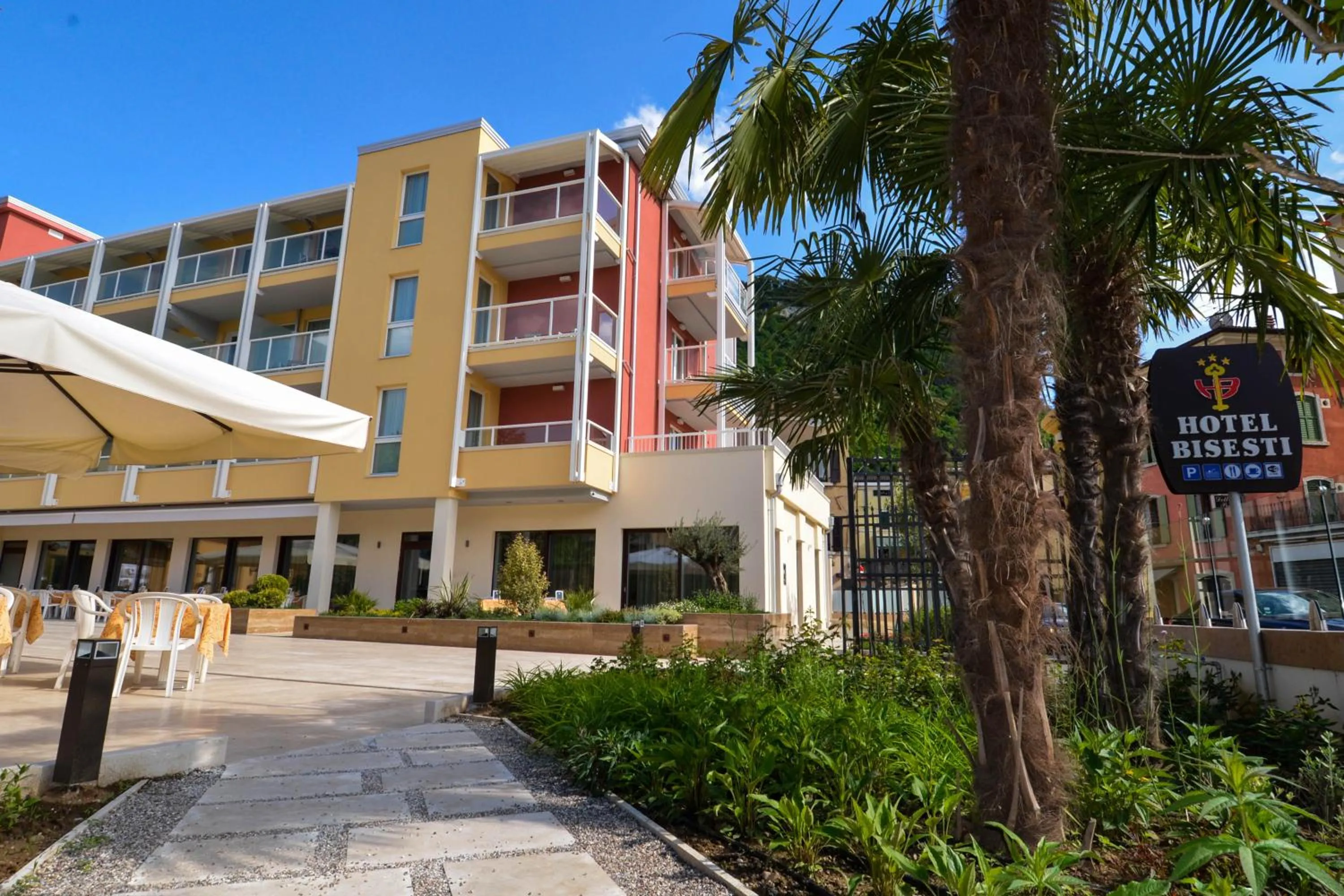 Facade/entrance in Hotel Bisesti ***S
