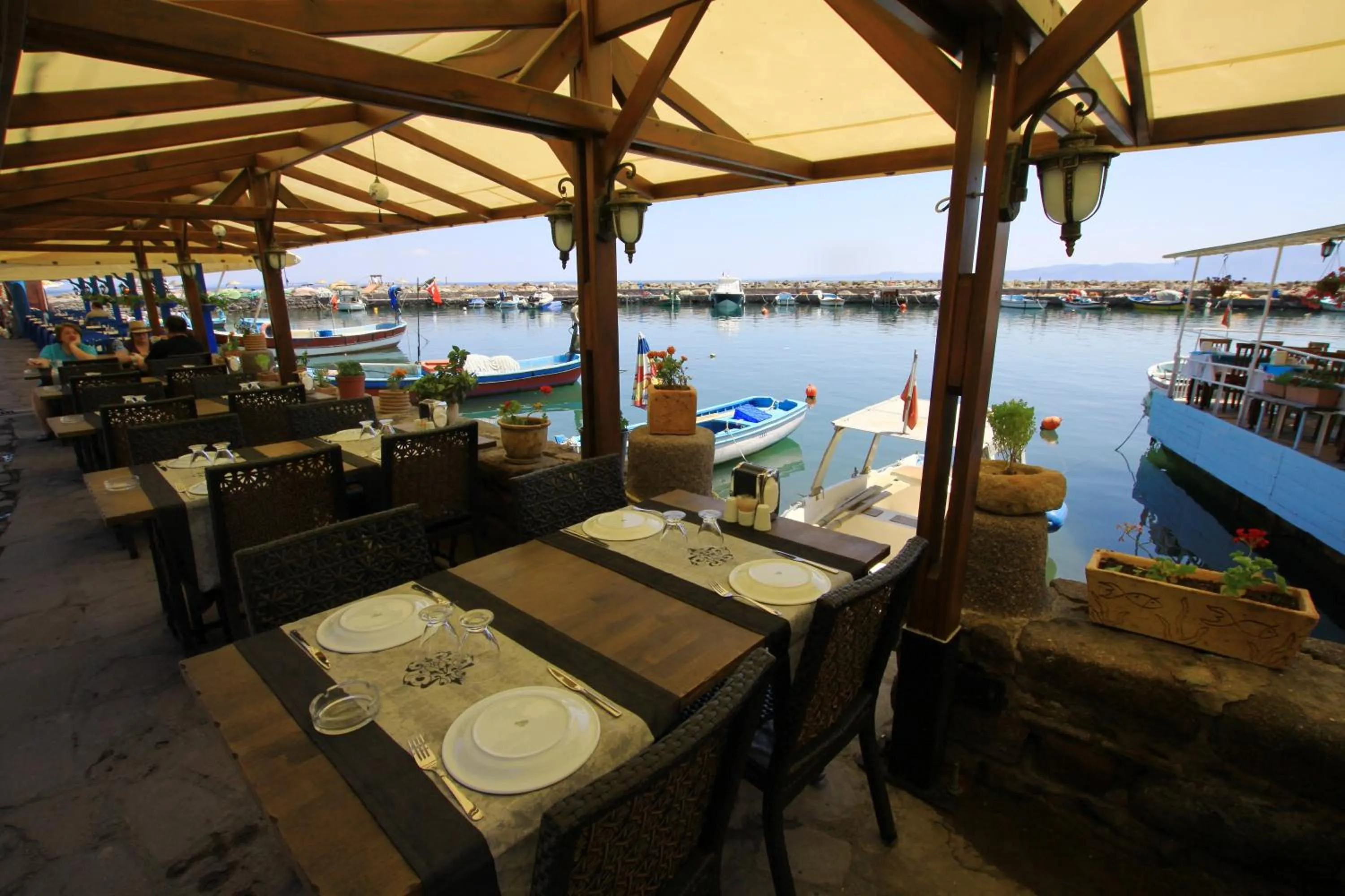 Restaurant/places to eat in Assos Behram Special Class Hotel Adults Only
