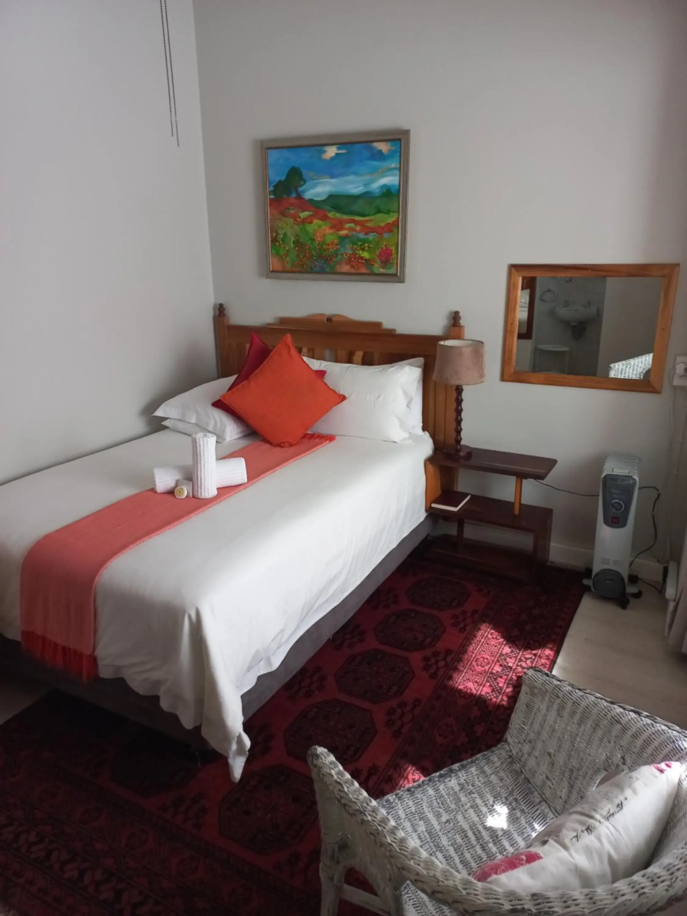 Double or Twin Room with Shower in Dreamers Guesthouse - NO LOADSHEDDING Double or Twin Room with Shower in Dreamers Guesthouse - NO LOADSHEDDING