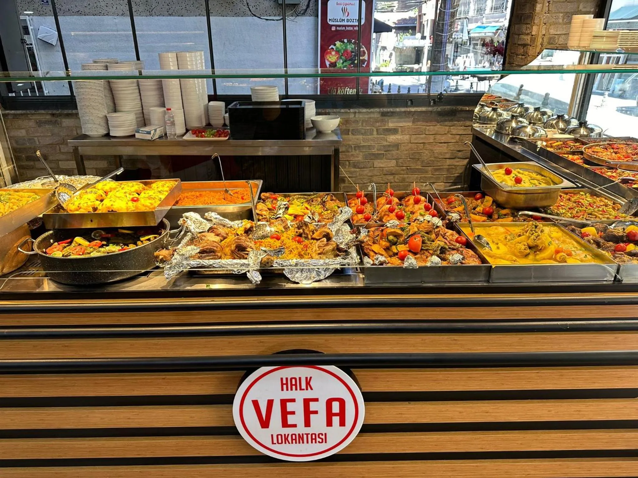 Restaurant/places to eat in The Queen Hotel