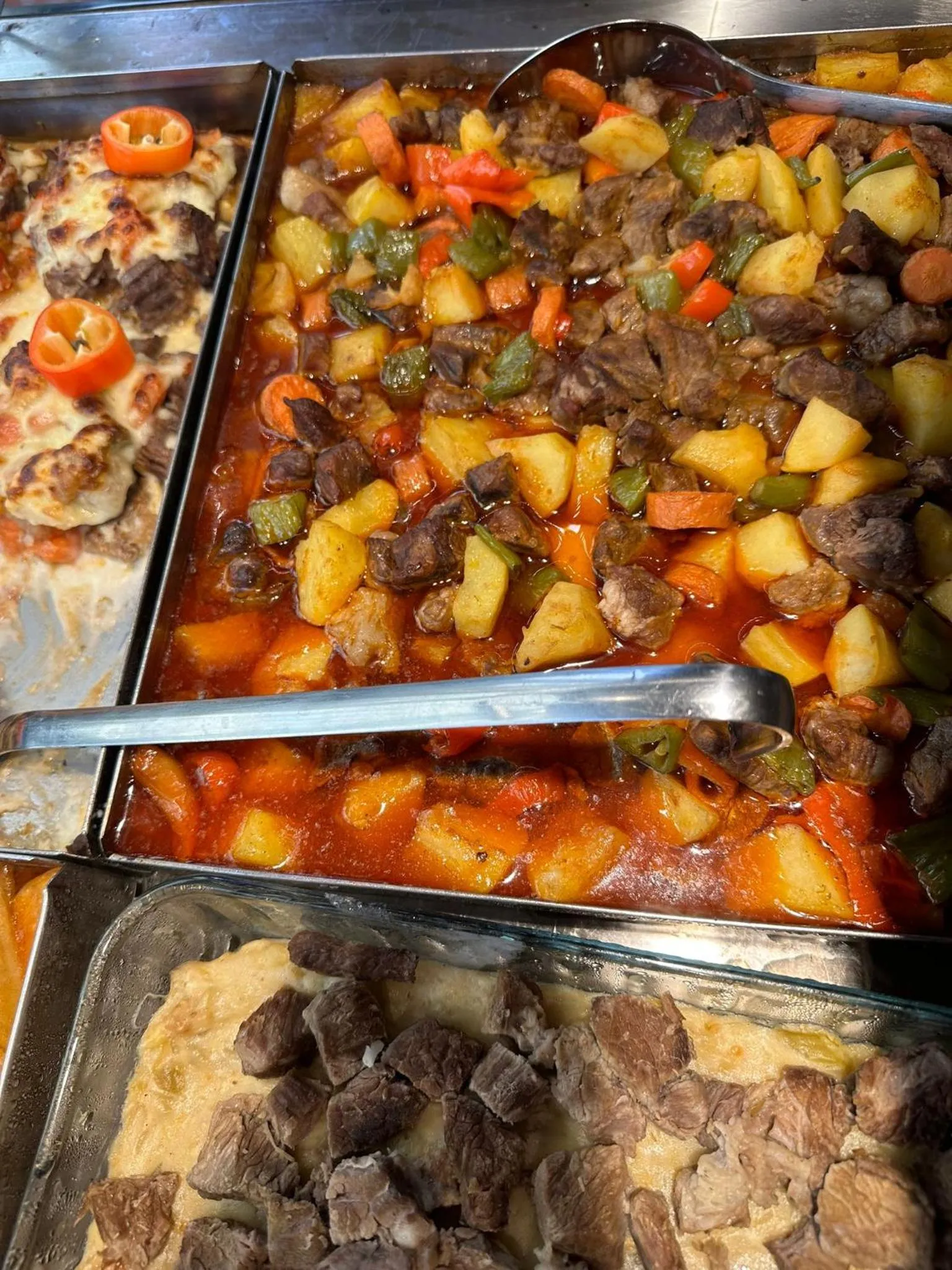 Restaurant/places to eat in The Queen Hotel