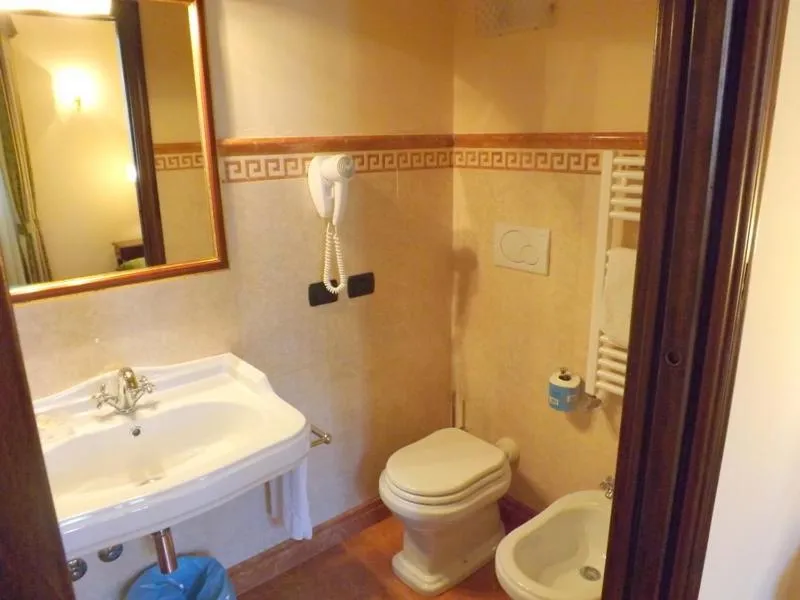 Bathroom in Relais Il Postiglione - Antica Posta dei Chigi