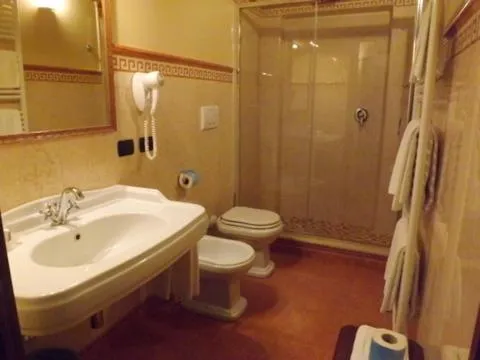 Bathroom in Relais Il Postiglione - Antica Posta dei Chigi