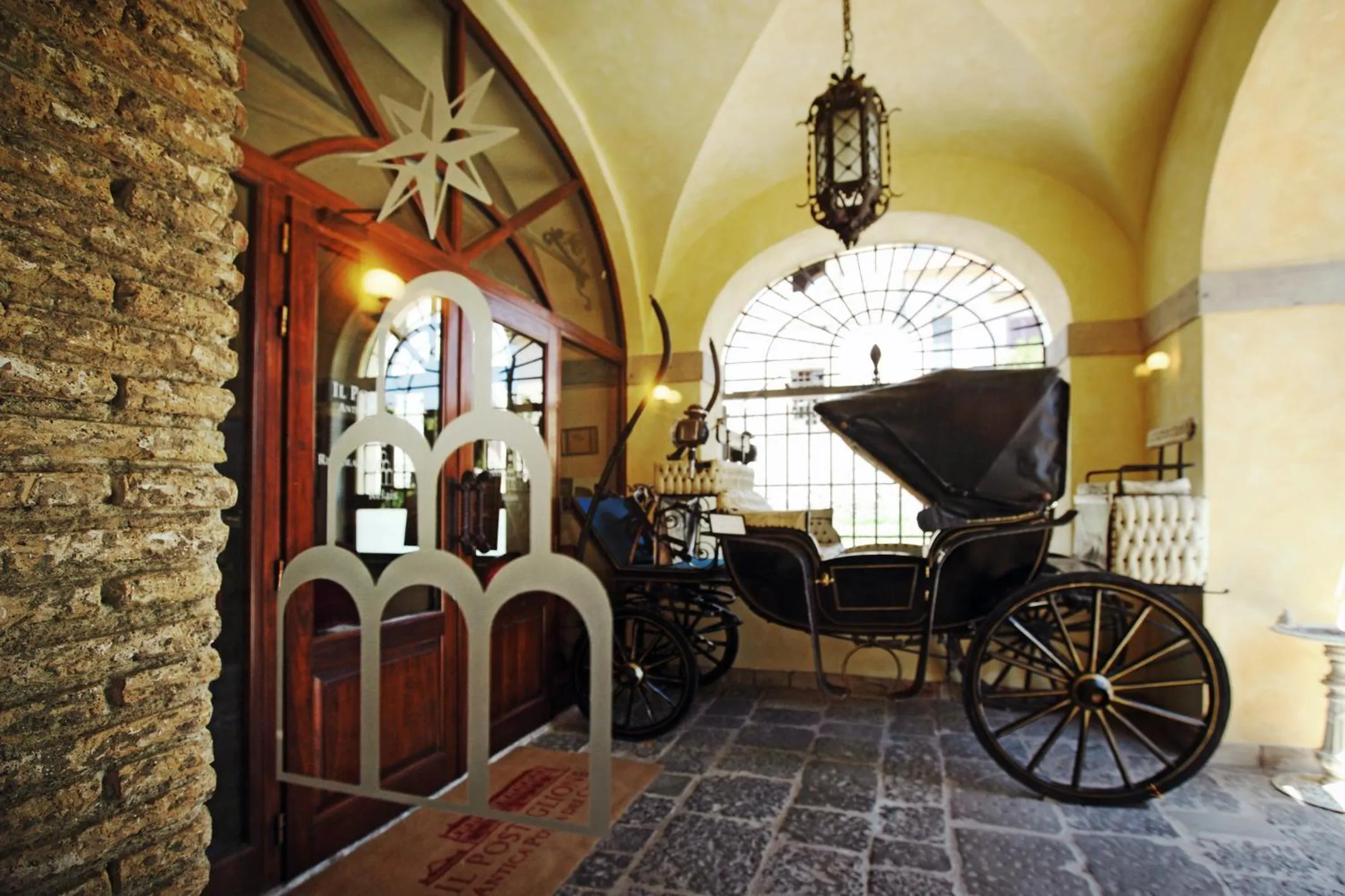 Decorative detail in Relais Il Postiglione - Antica Posta dei Chigi