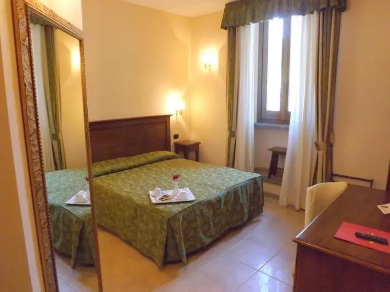 Classic Double or Twin Room - single occupancy in Relais Il Postiglione - Antica Posta dei Chigi Classic Double or Twin Room - single occupancy in Relais Il Postiglione - Antica Posta dei Chigi