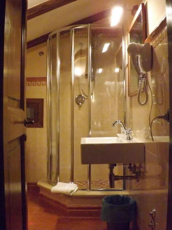 Bathroom in Relais Il Postiglione - Antica Posta dei Chigi